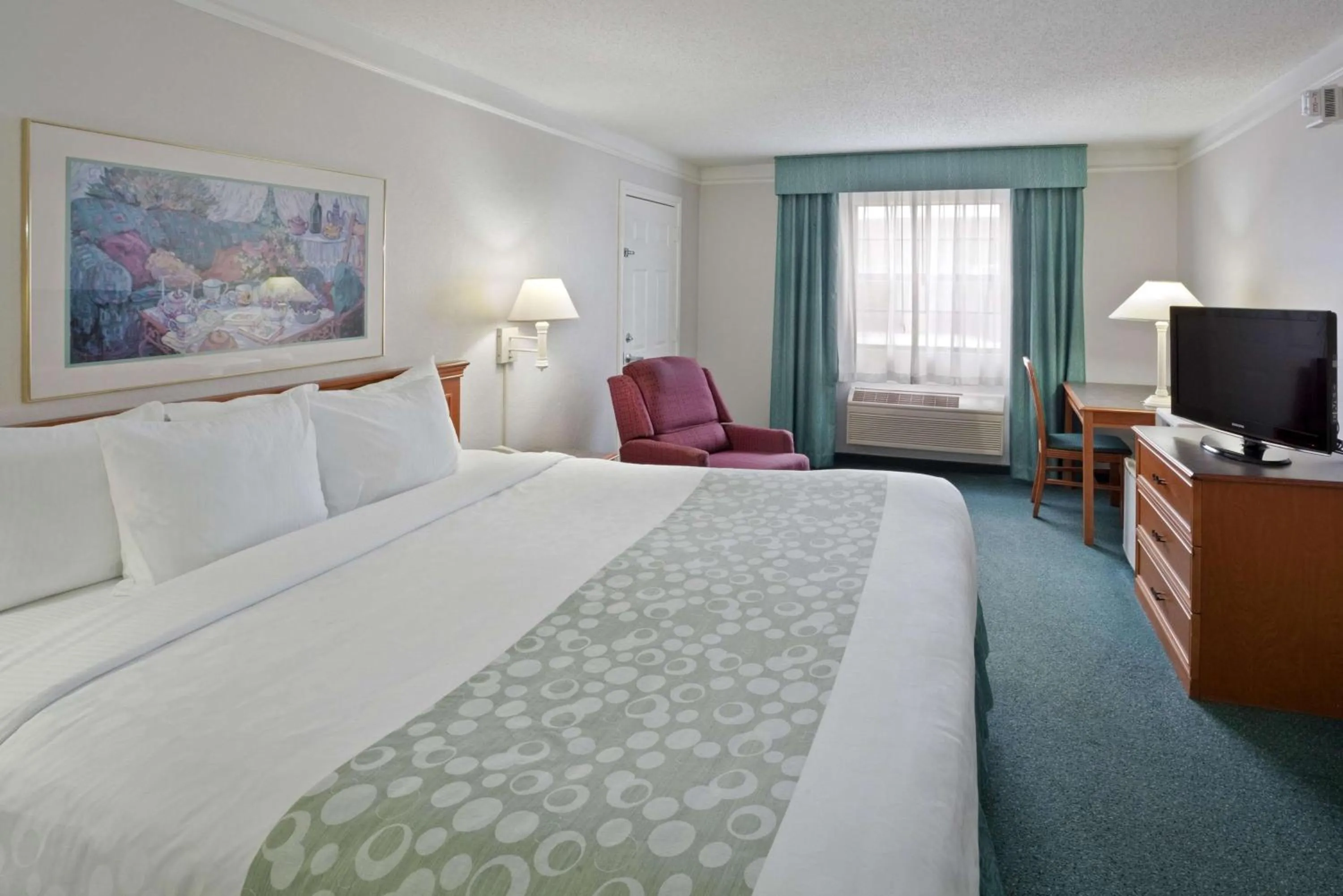 King Room - Disability Access in La Quinta Inn by Wyndham Omaha West