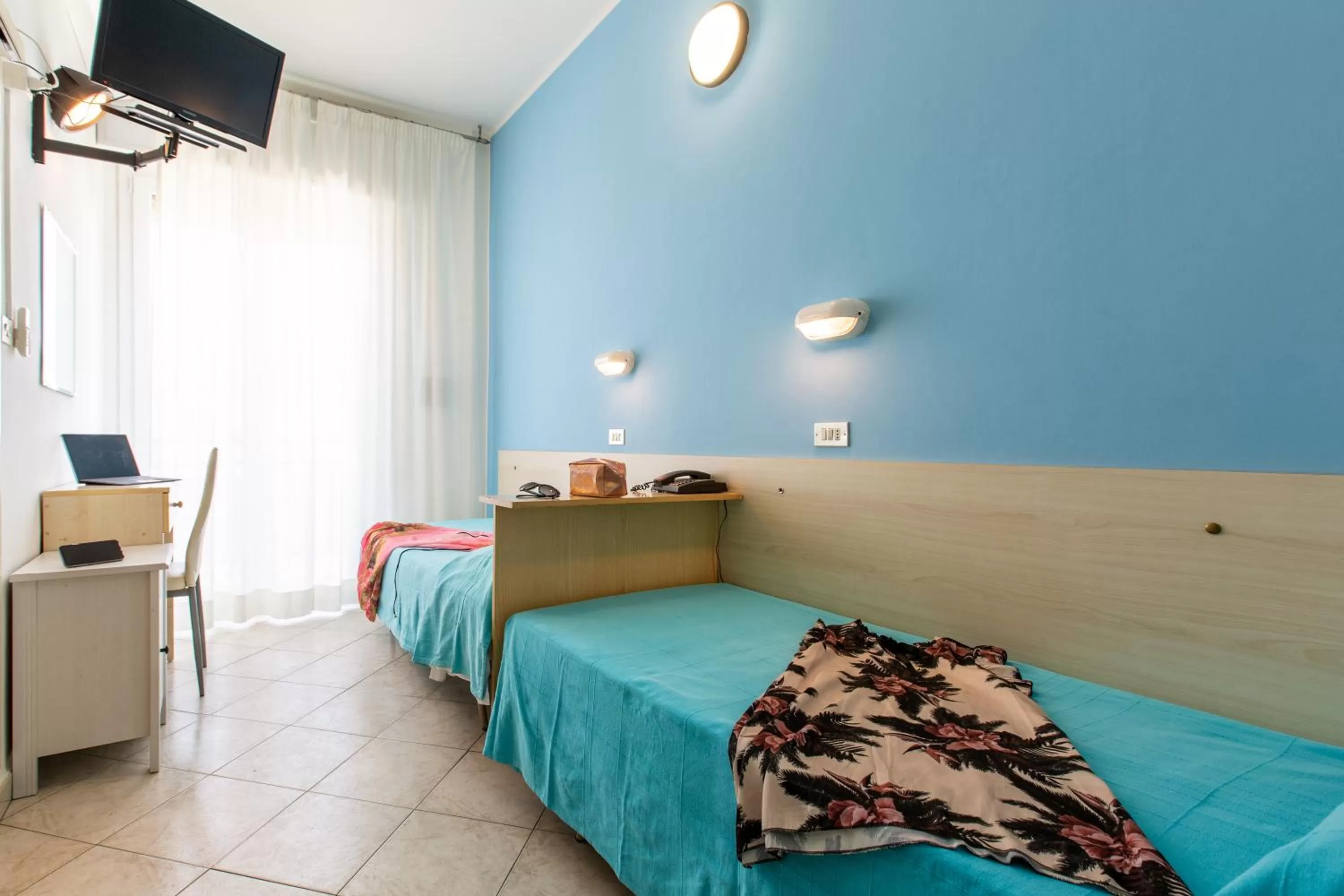 Economy Twin Room in Hotel Sant'Angelo