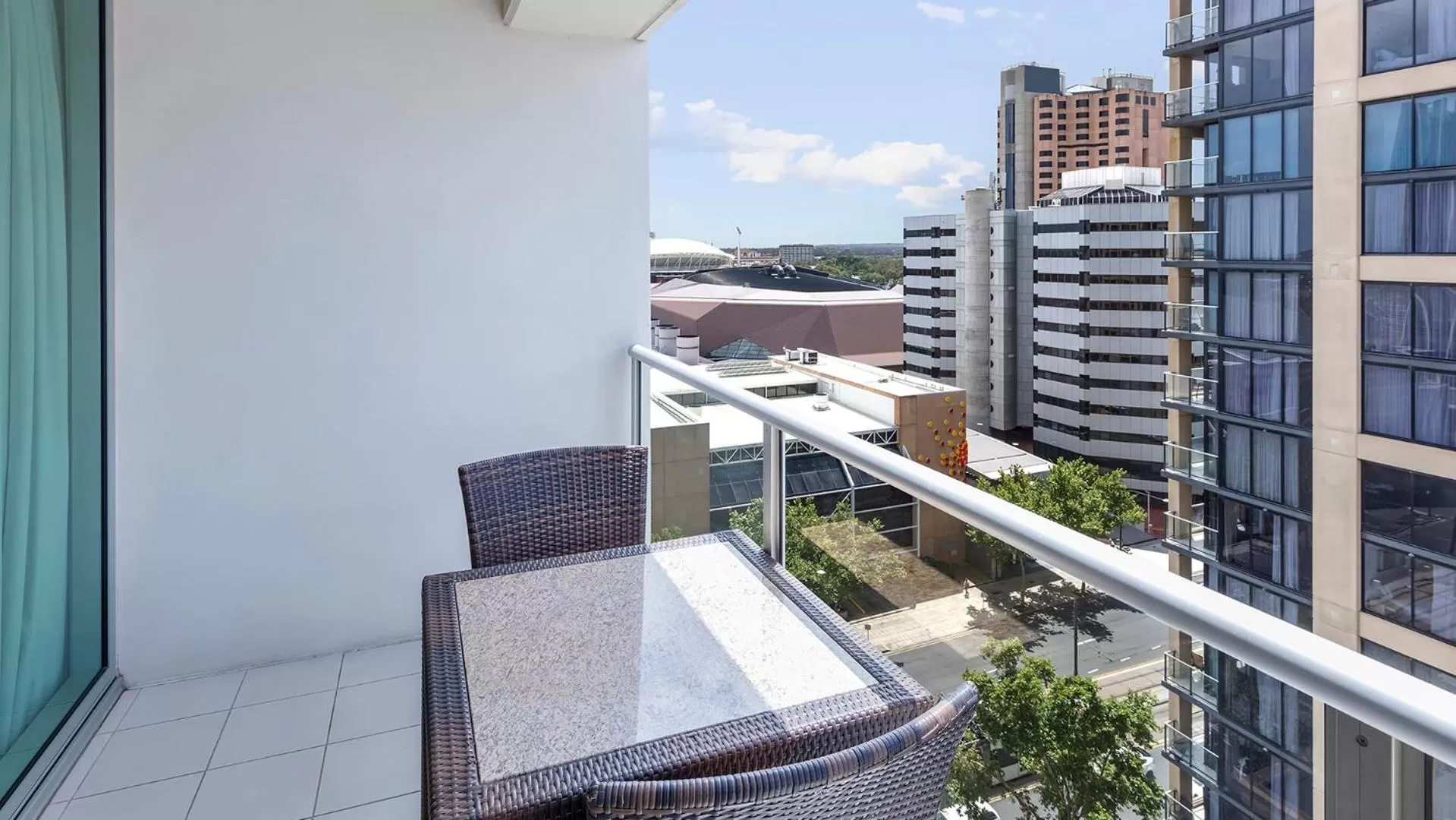 Deluxe One-Bedroom Apartment in Oaks Adelaide Embassy Suites