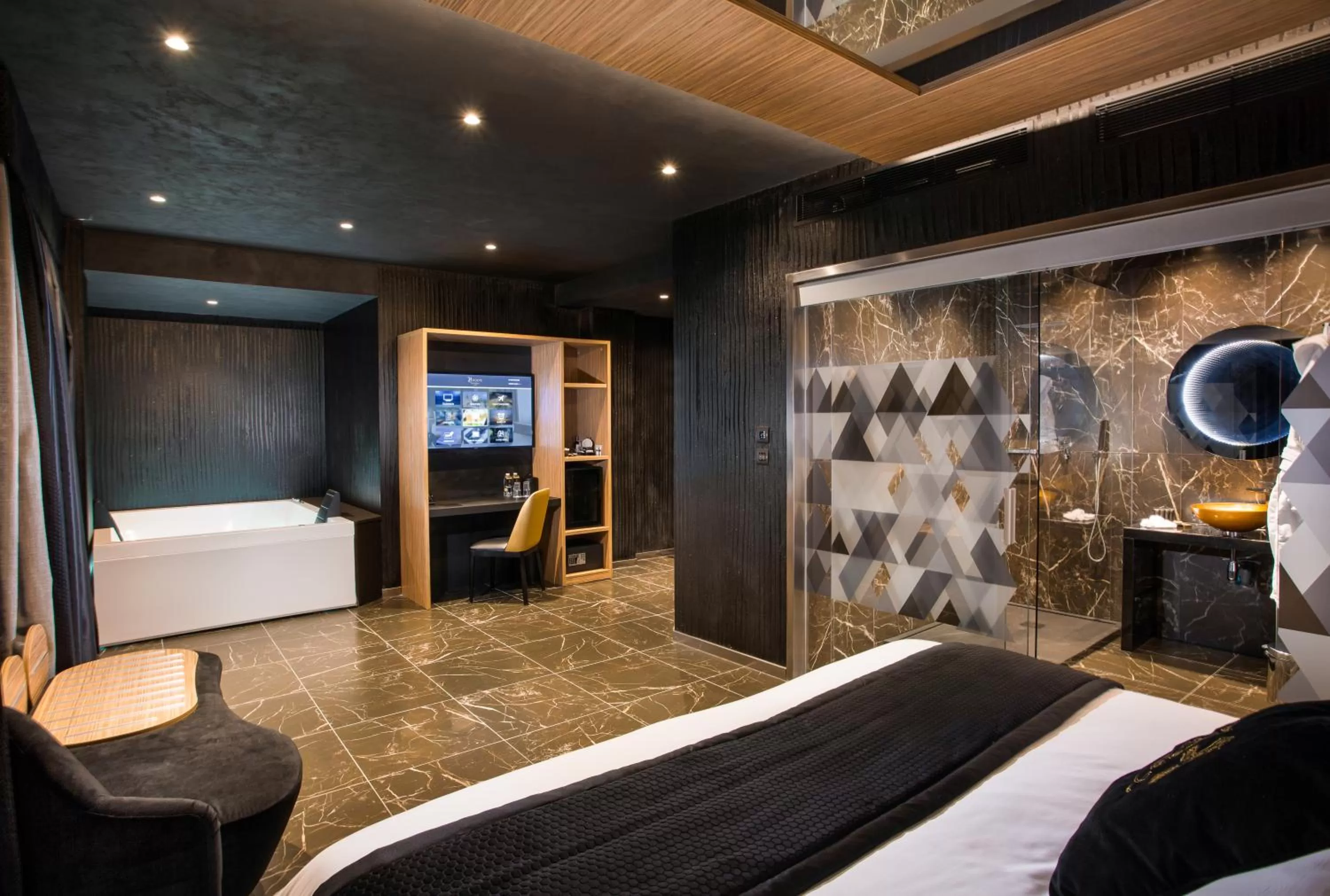 Suite with Hot Tub in H Hotel & SPA - Adults Only