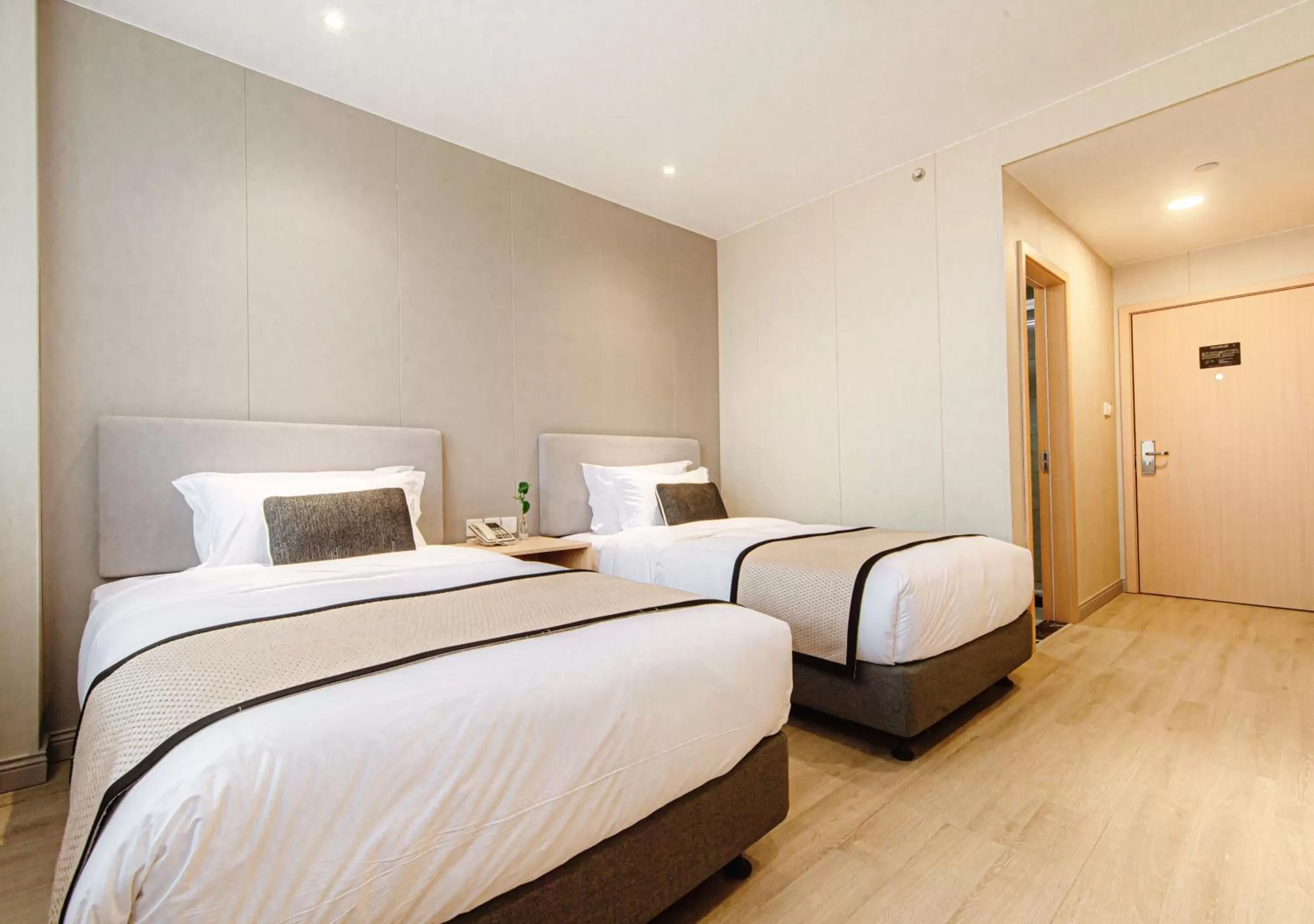 Standard Twin Room in Shanghai JOYFUL YARD Hotel-Free shuttle bus to Pudong Airport and Disneyland