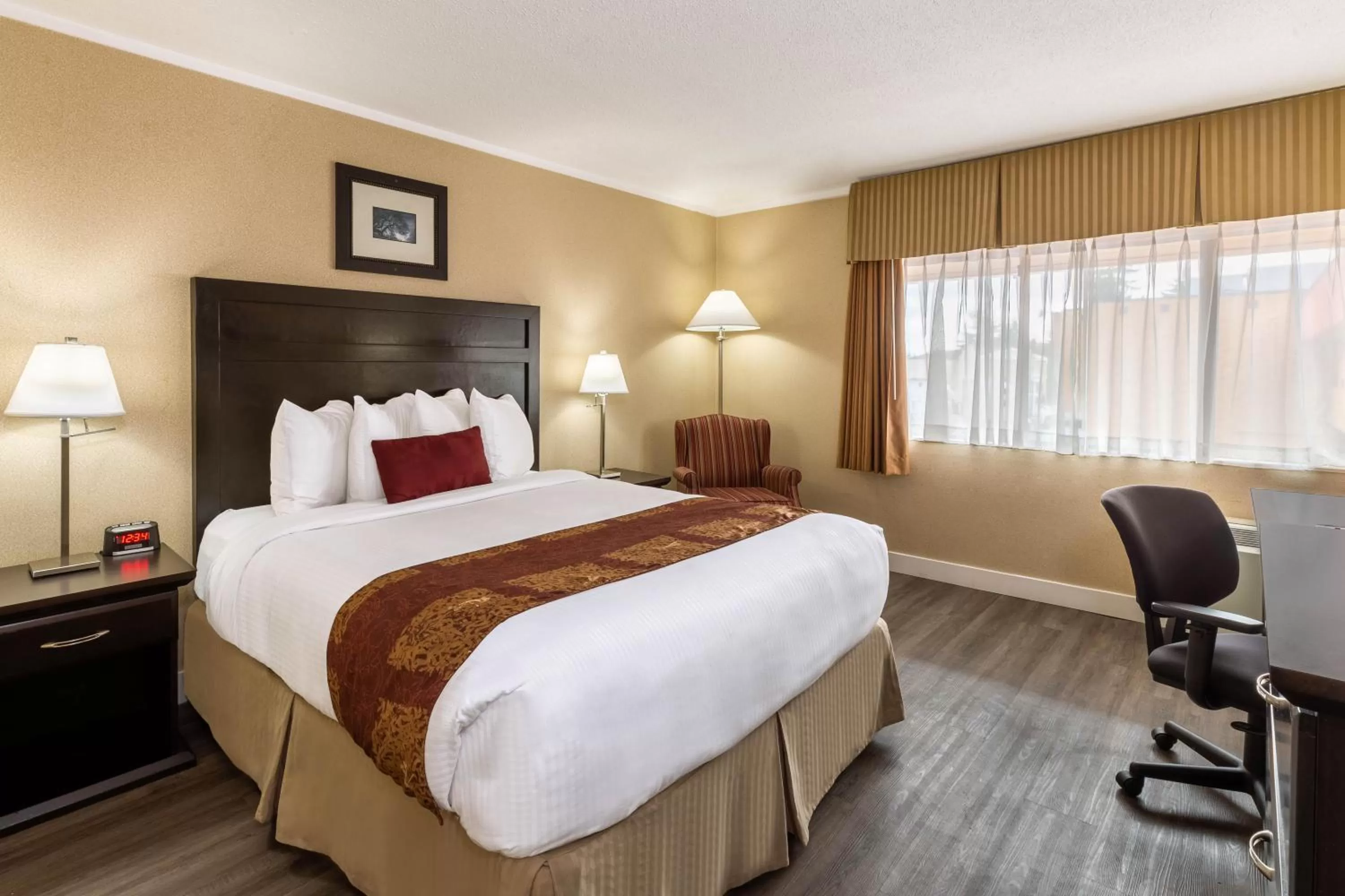 Queen Room - Non-Smoking in Ramada by Wyndham Coquitlam