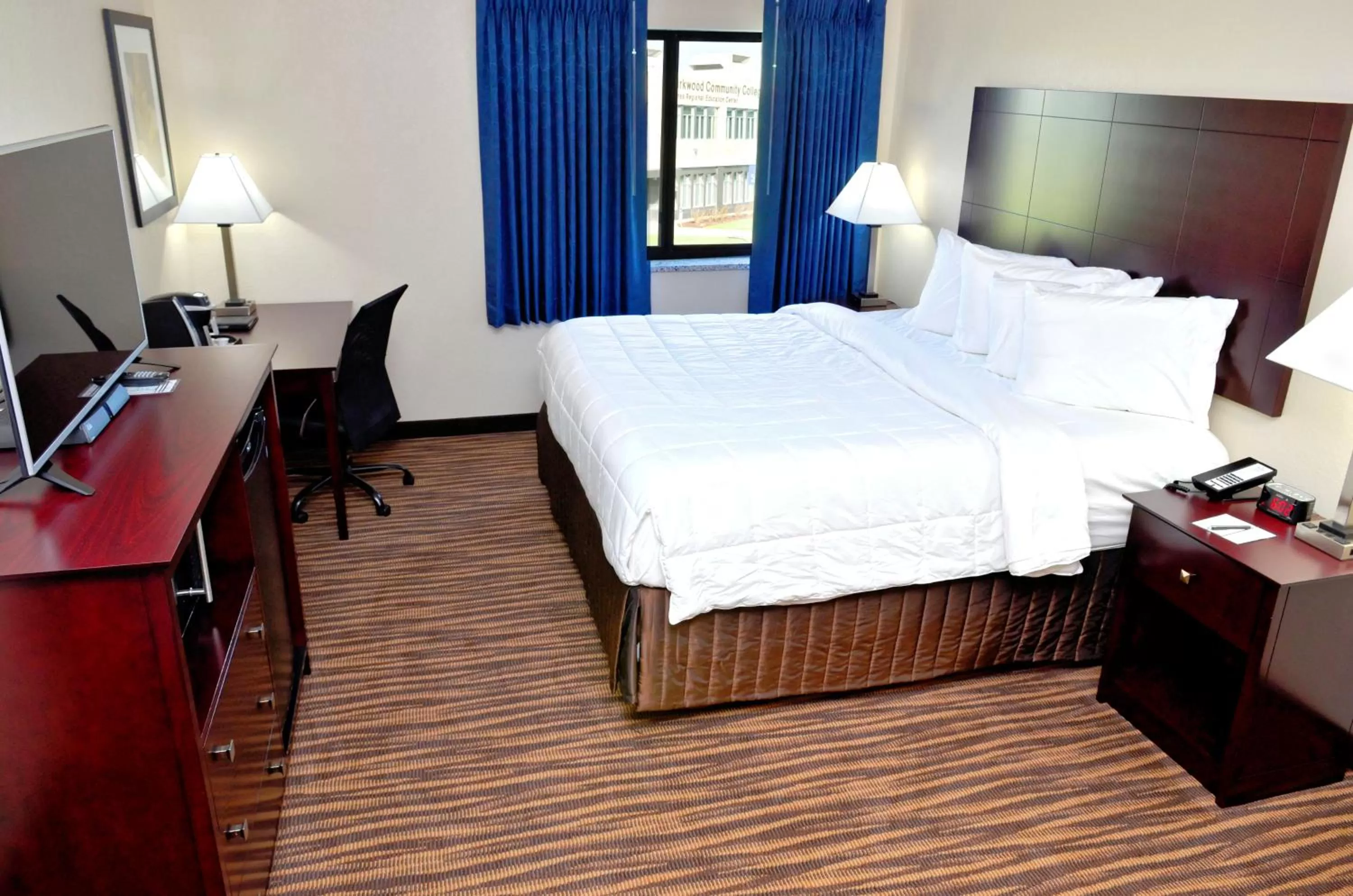 Standard King Room in Cobblestone Inn & Suites - Monticello