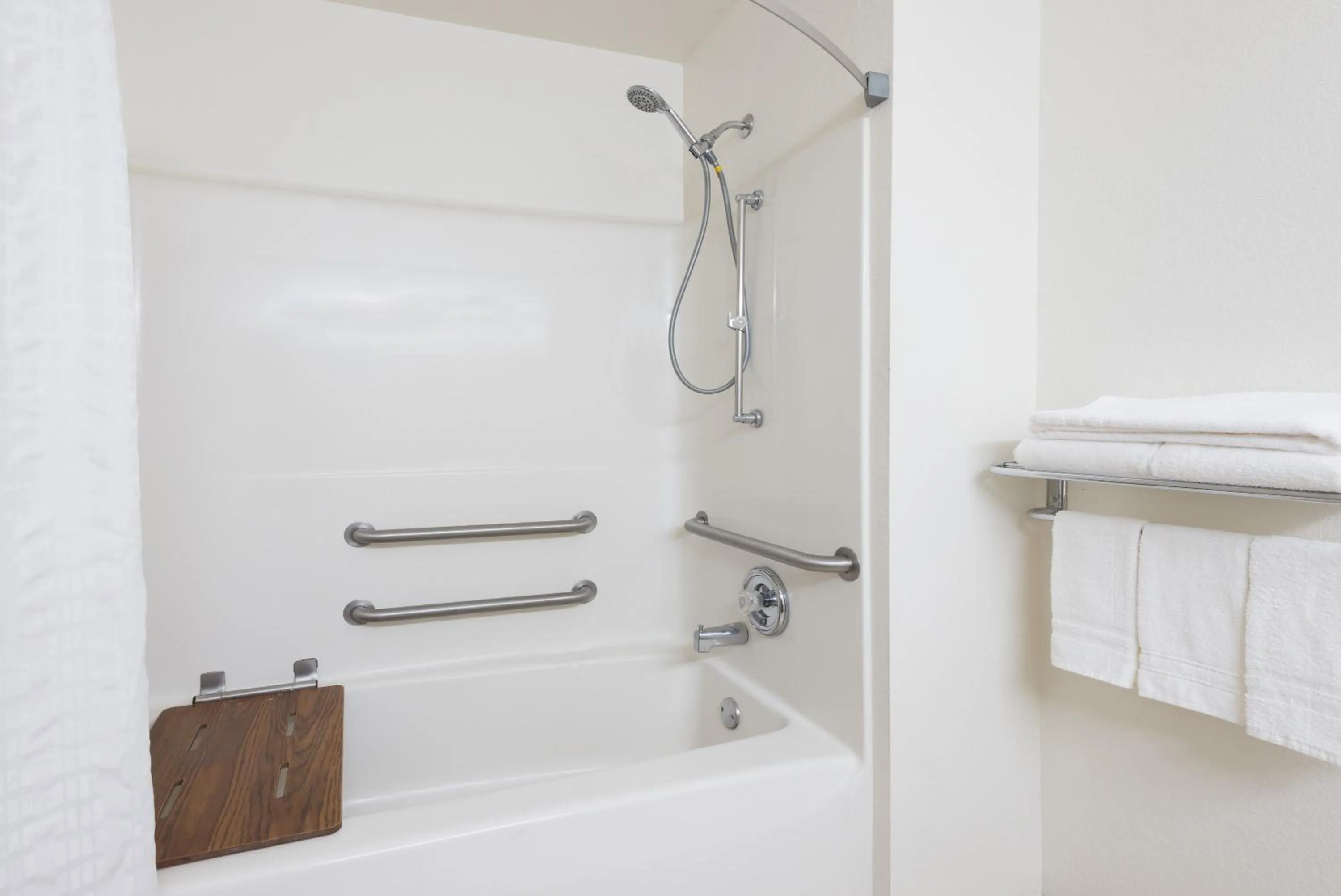 Queen Room - Mobility Access/Non-Smoking in Super 8 by Wyndham Morgantown