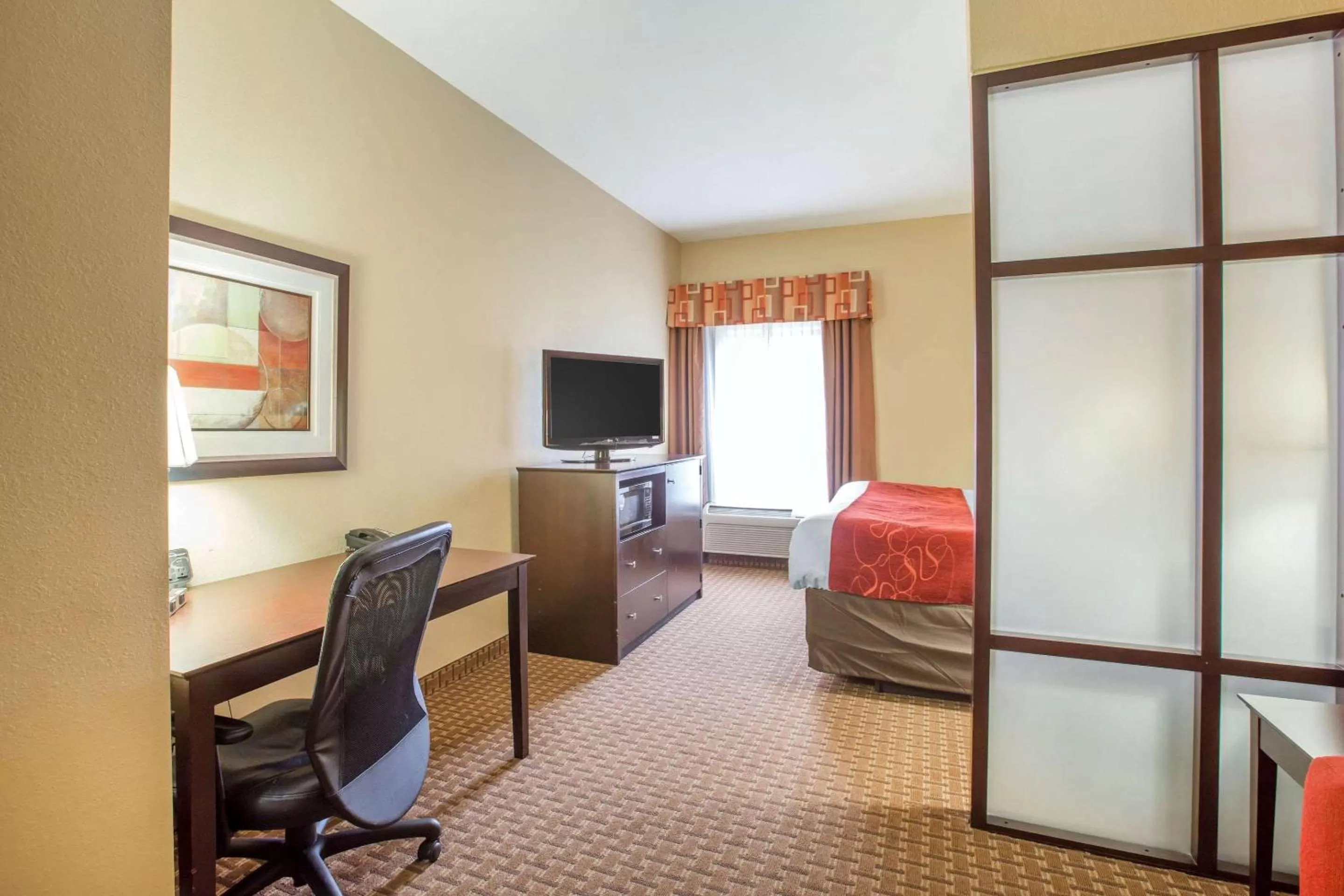 King Suite in Comfort Suites Golden Isles Gateway