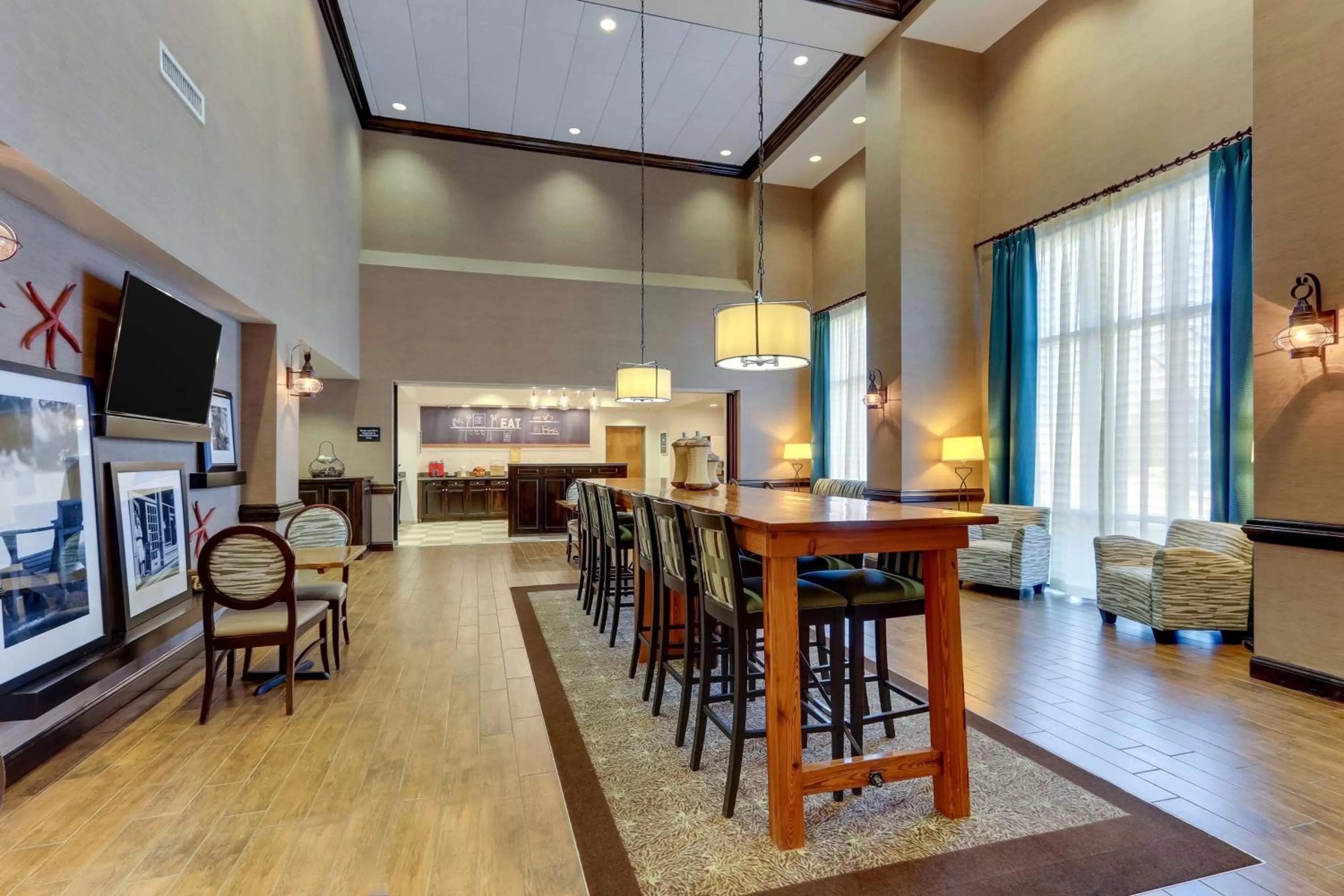 Breakfast in Hampton Inn and Suites Swansboro Near Camp Lejeune