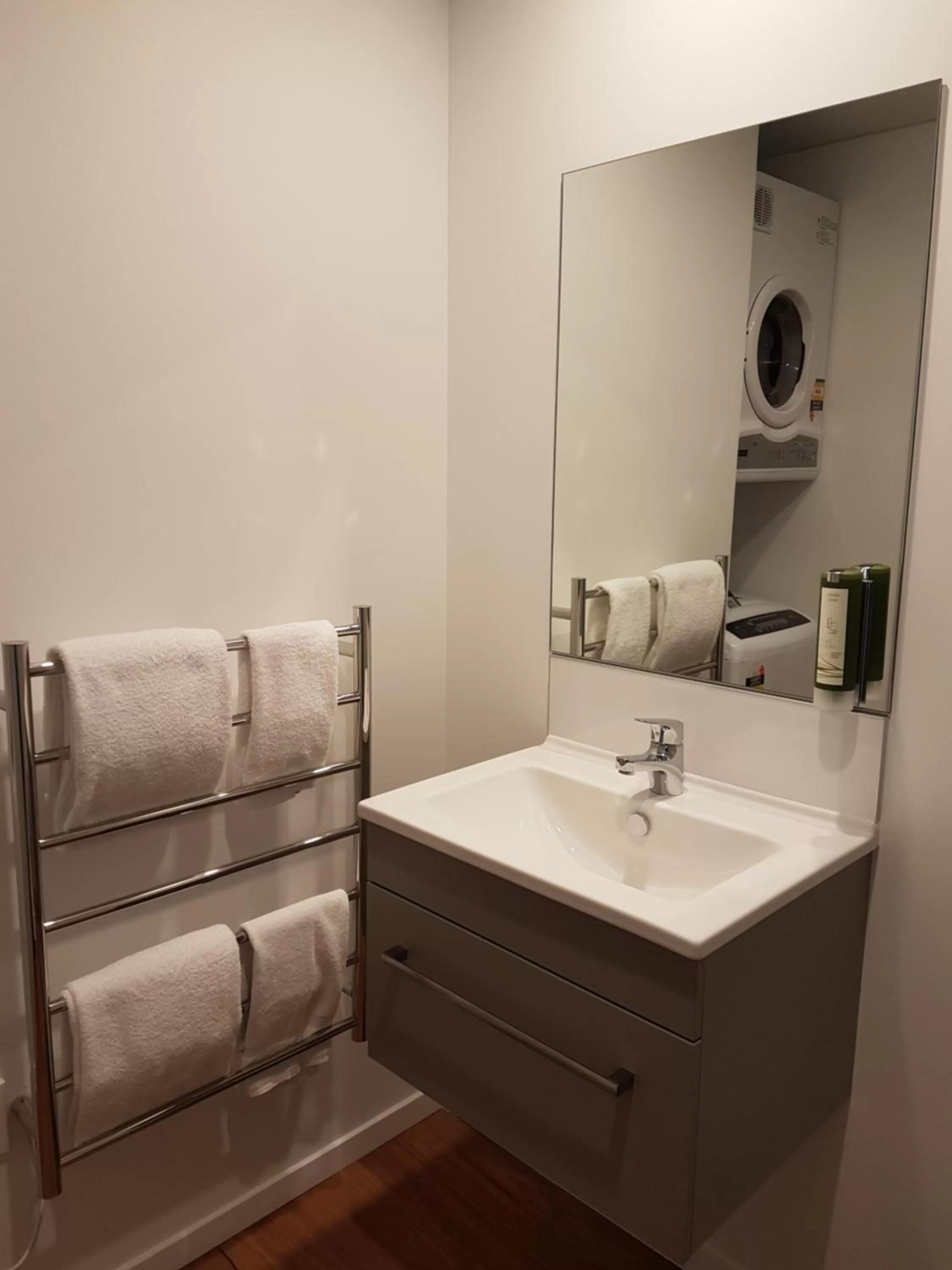 Superior King Suite - Non-Smoking in Wyndham Garden Remarkables Park Queenstown