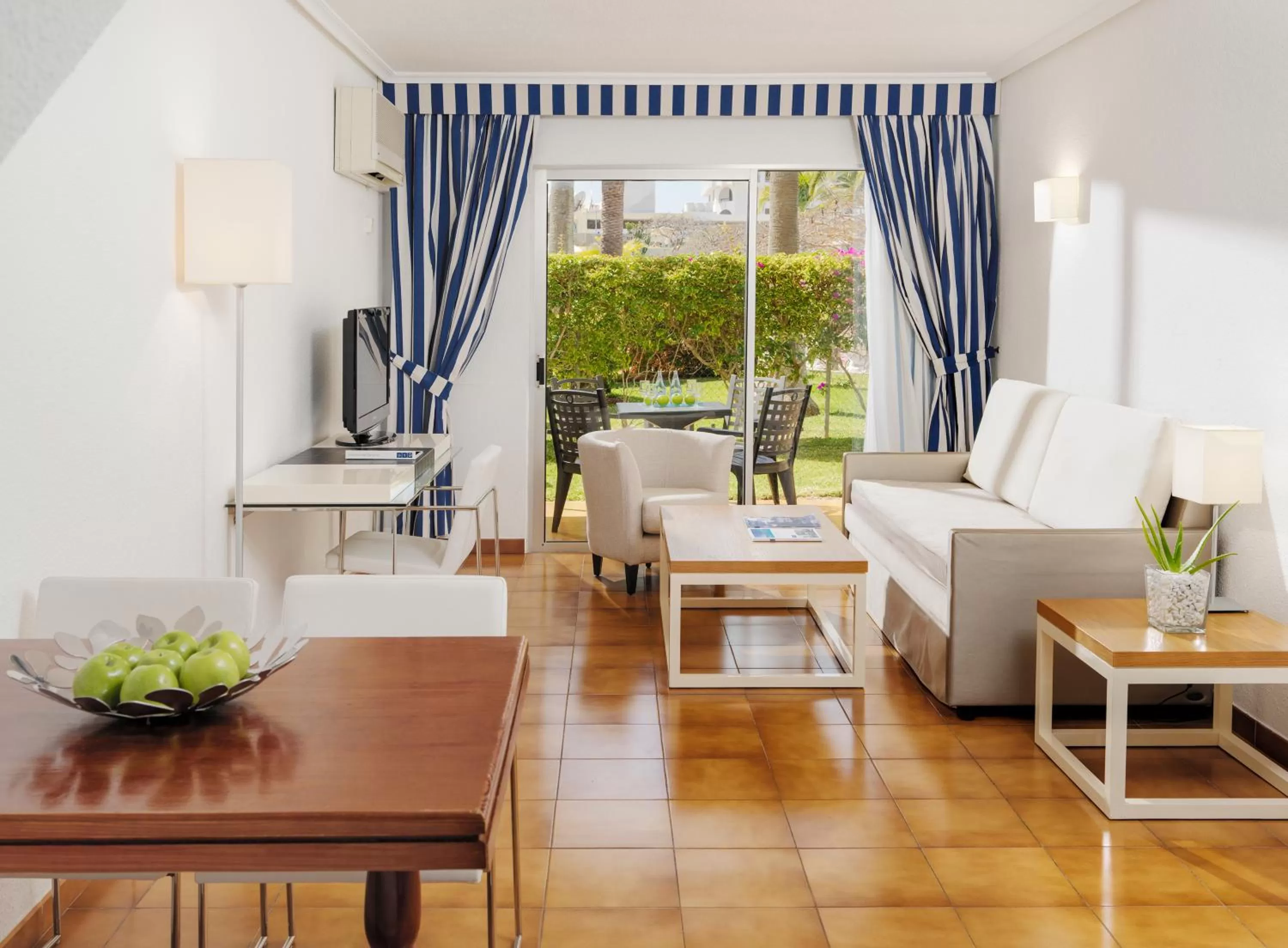 Two-Bedroom Family Room in H10 Las Palmeras