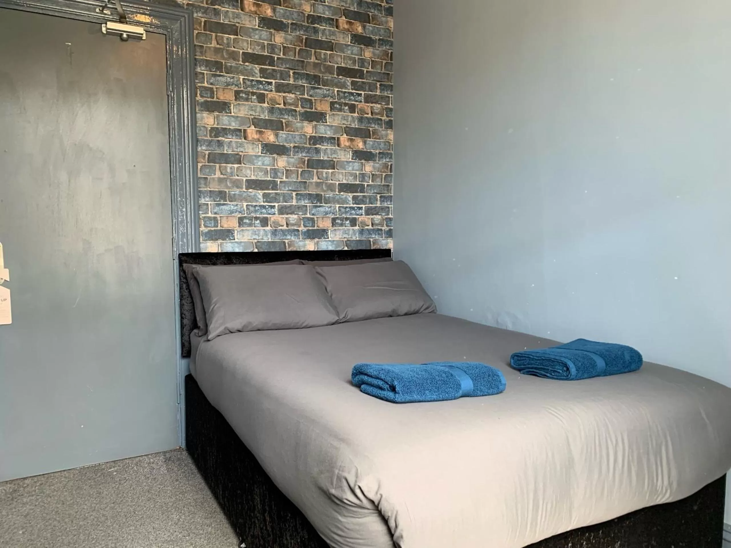 Budget Double Room in Urban Inn