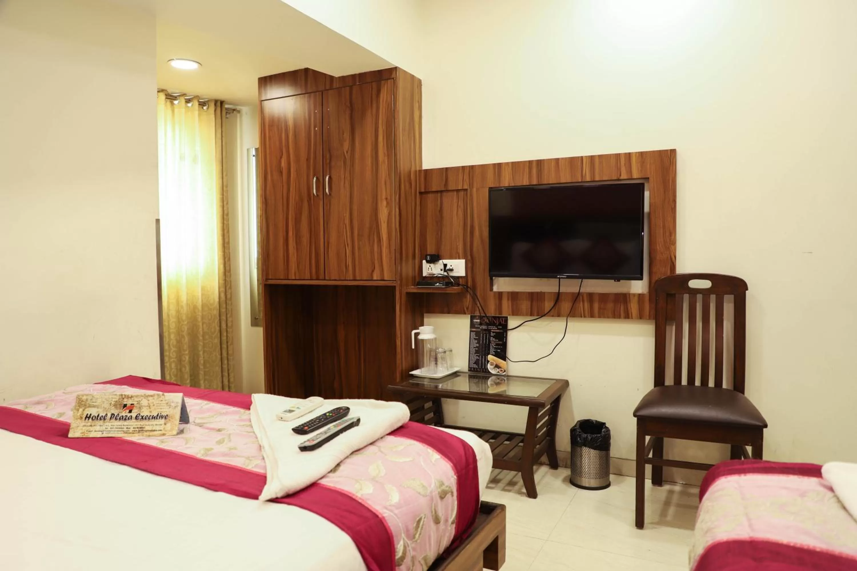Triple Deluxe Room in Hotel Plaza Executive - near BKC