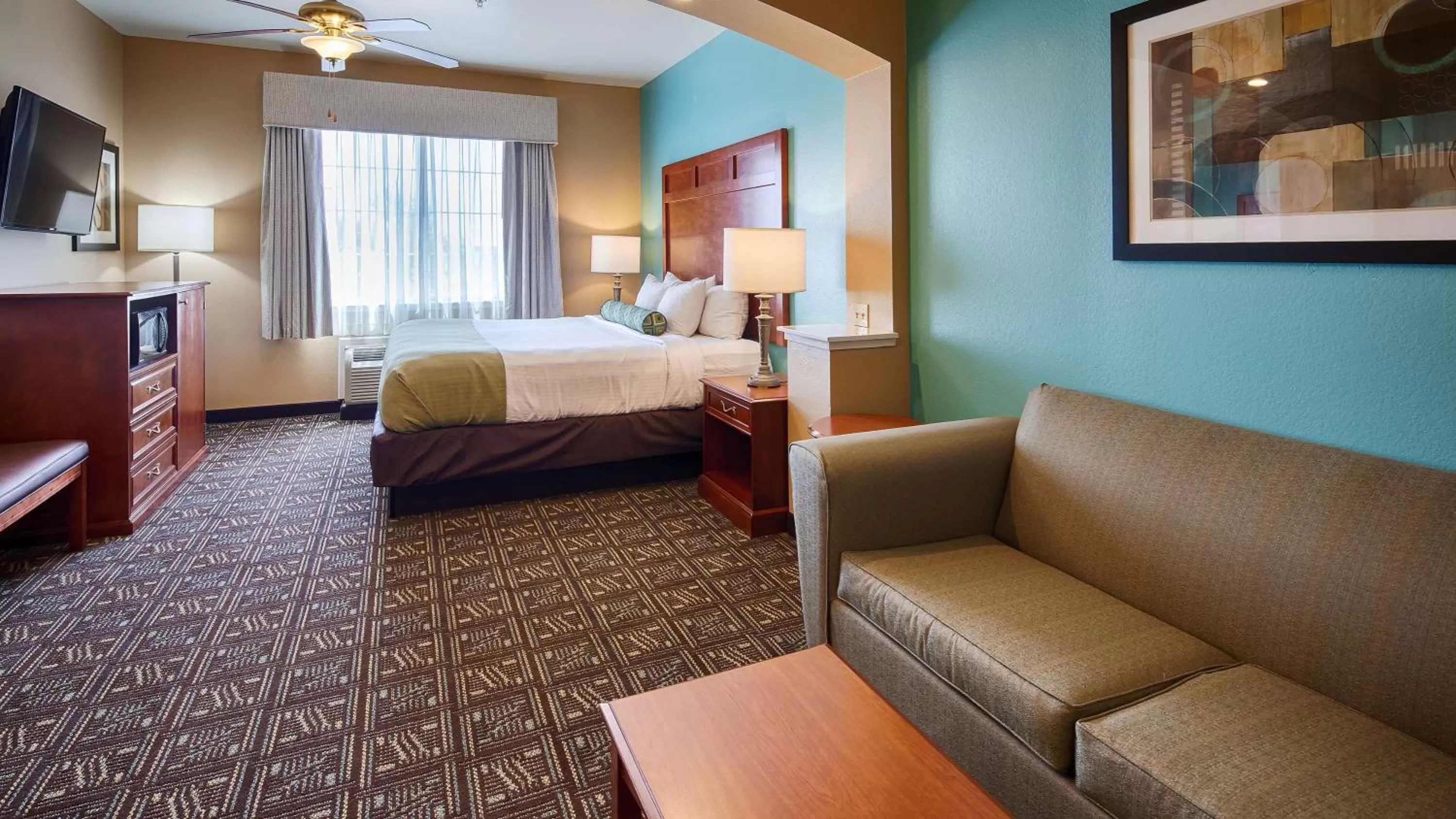 King Suite in Best Western Plus Monahans Inn and Suites