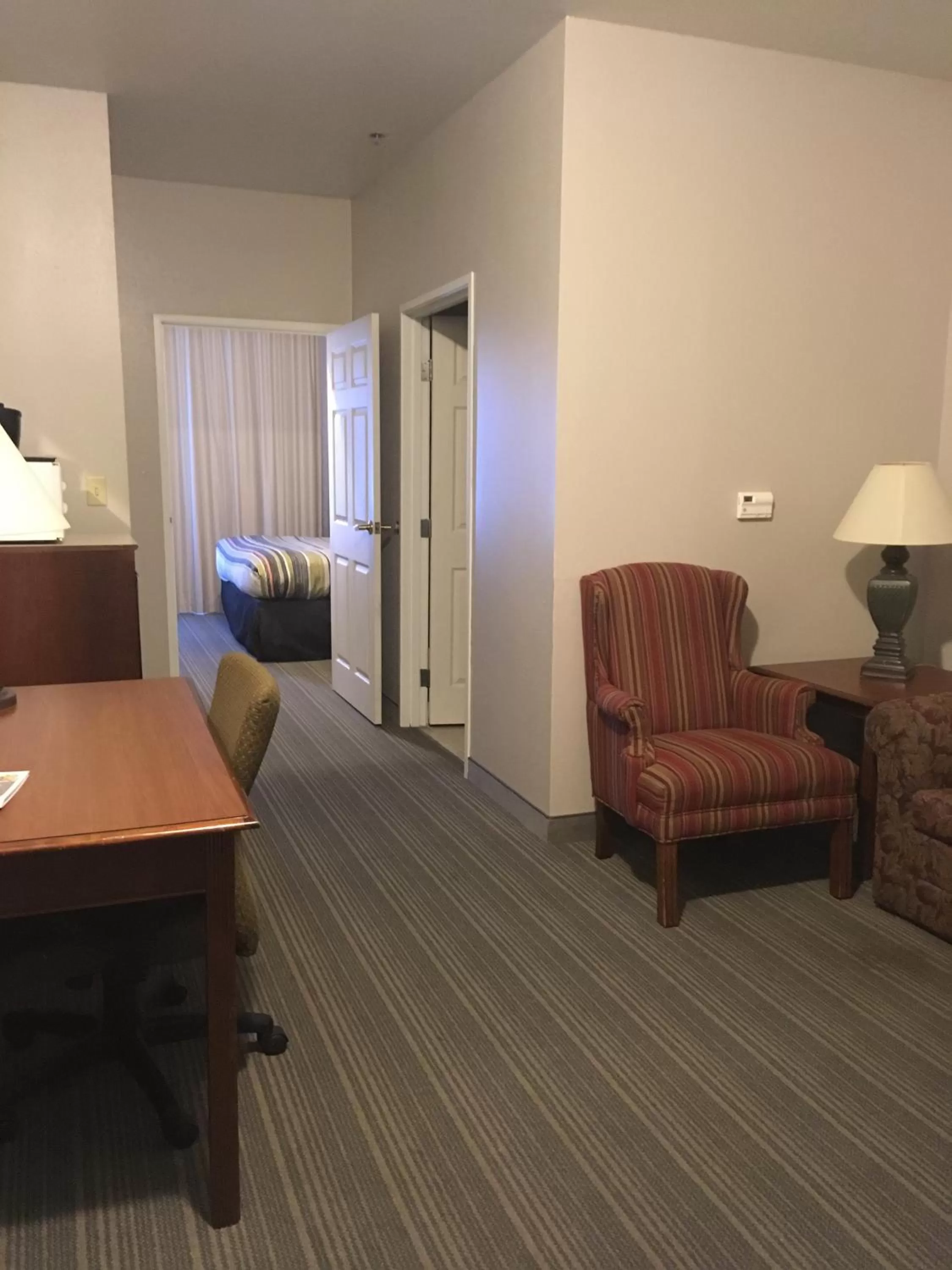 One-Bedroom King Suite - Non-Smoking in Country Inn & Suites by Radisson, Chambersburg, PA