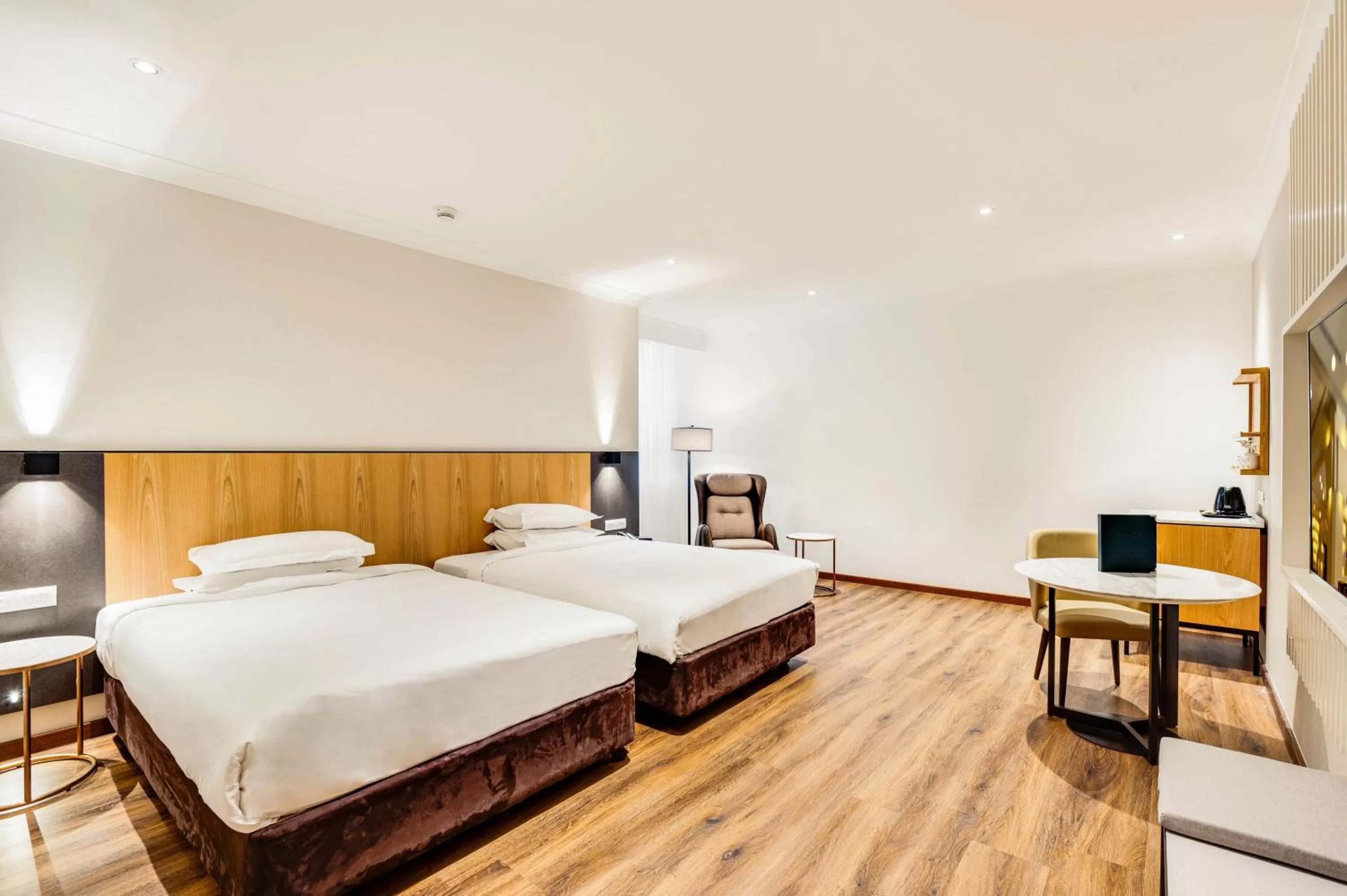 Signature Deluxe Twin in The Grace Hotel