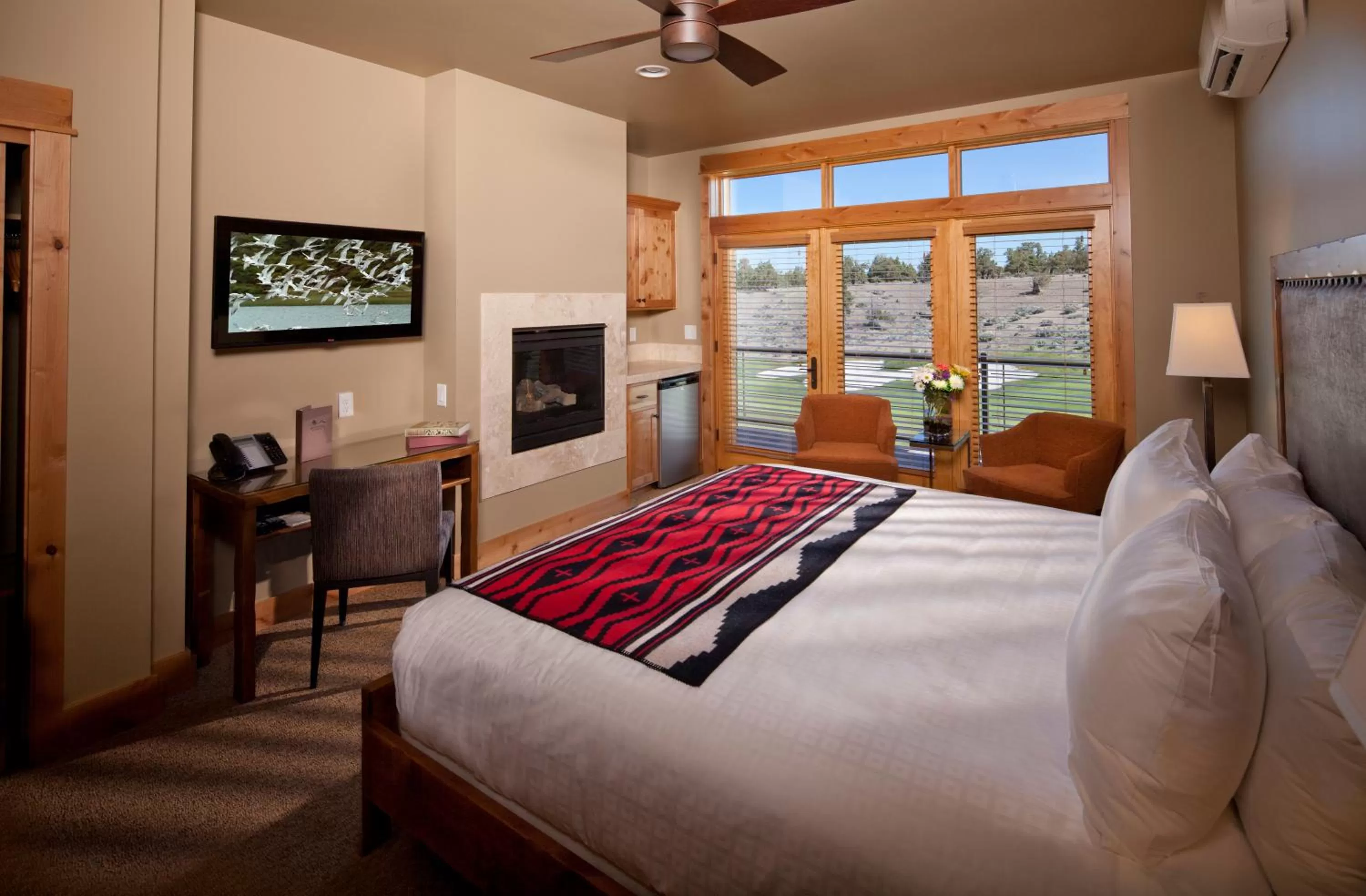 One-Bedroom Cabin with Hot Tub in Brasada Ranch