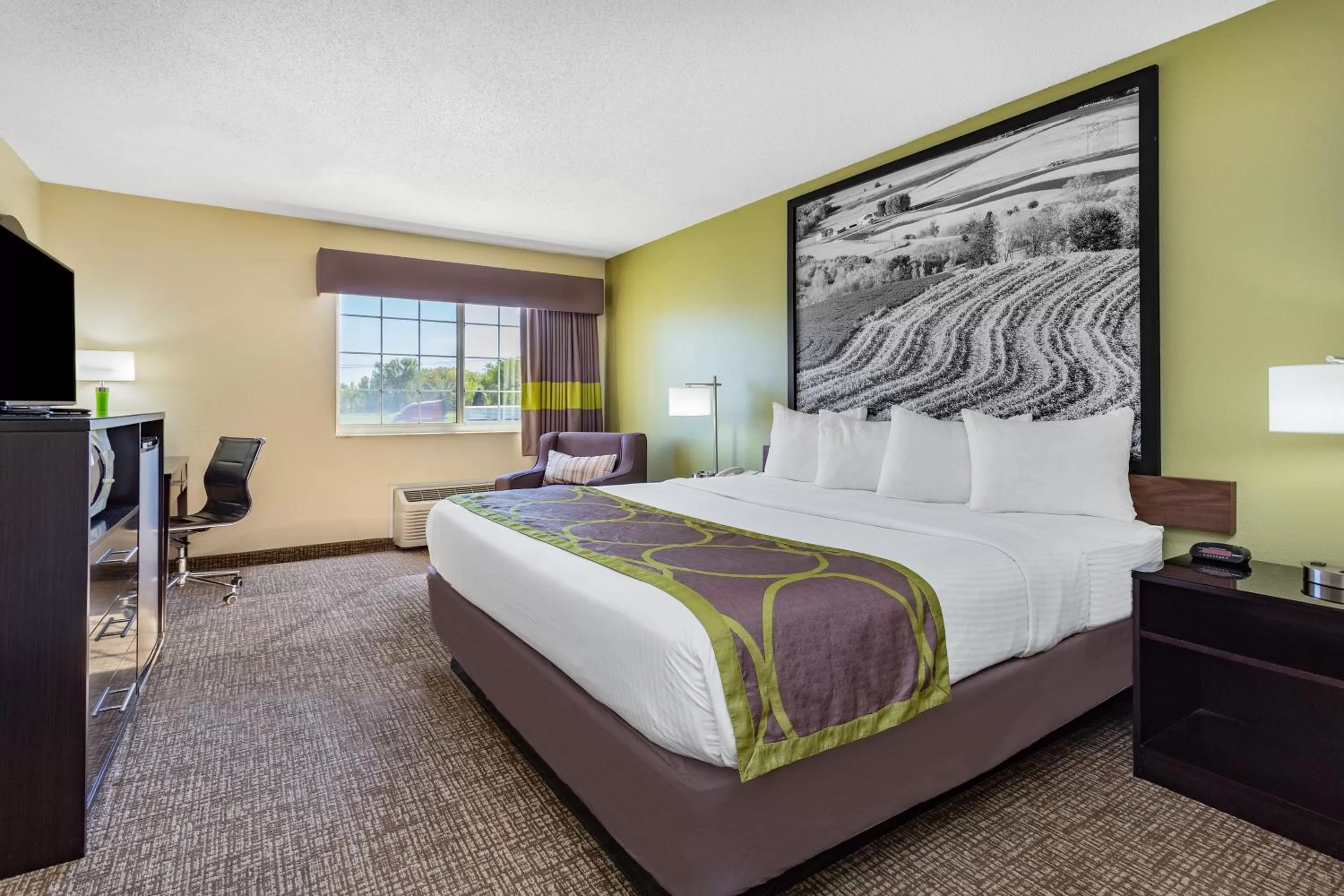 King Room - Non-Smoking in Super 8 by Wyndham Emmetsburg