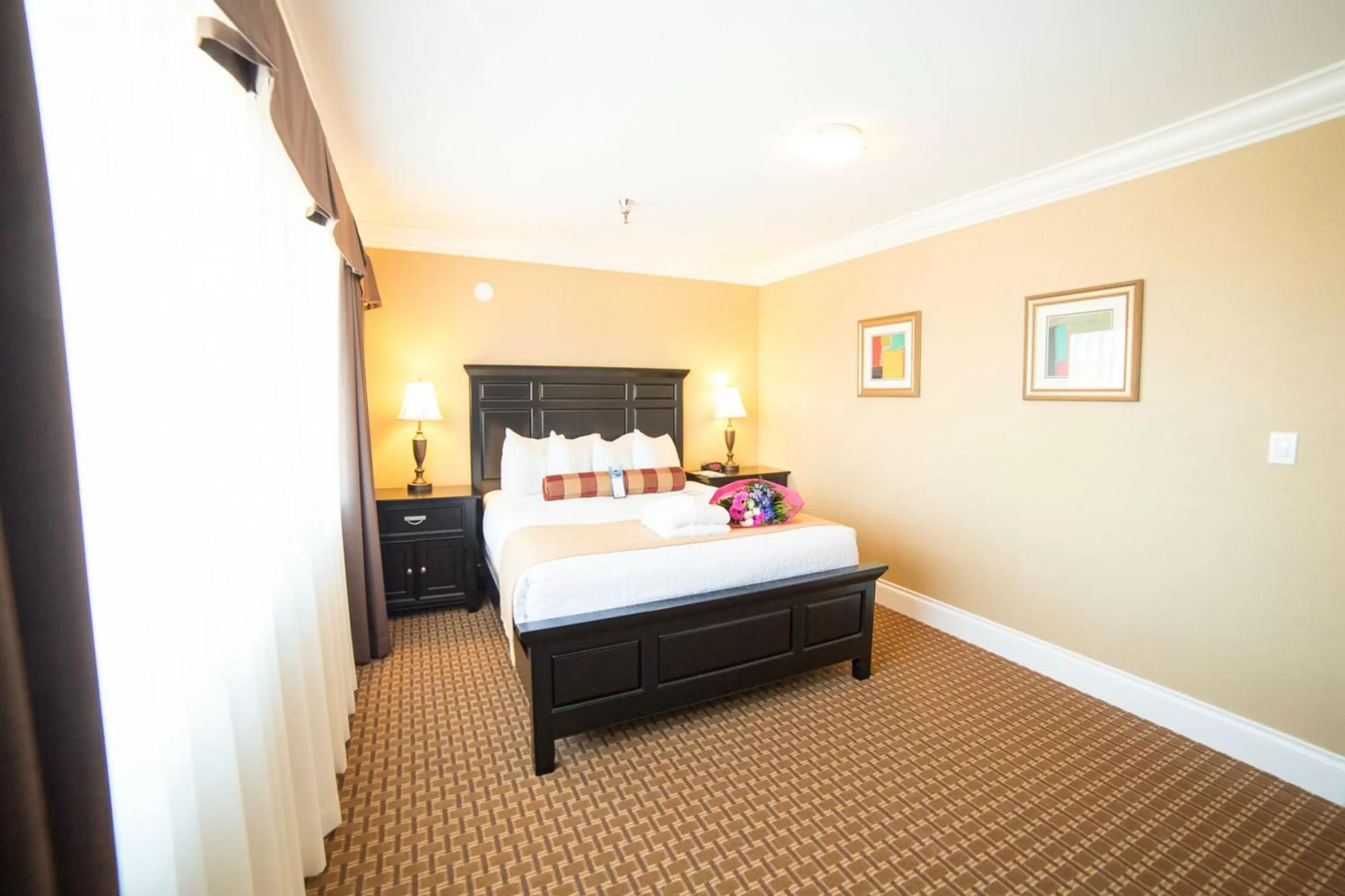 Queen Room - Non-Smoking in Abercorn Hotel, Trademark Collection by Wyndham