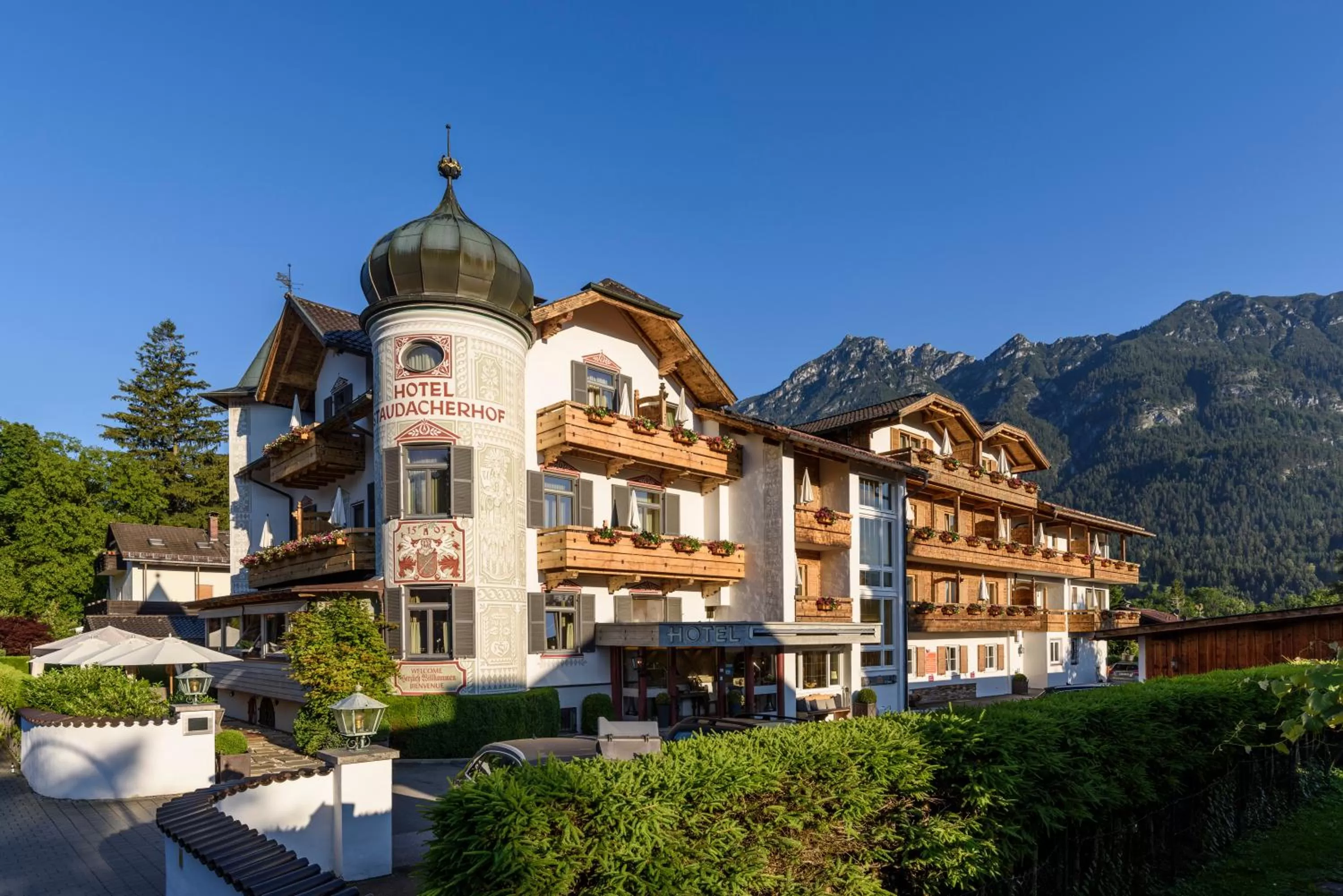 Staudacherhof in Garmisch-Partenkirchen I Blick aufs Zugspitzmassiv I einzigartige Bayurvida Küche
