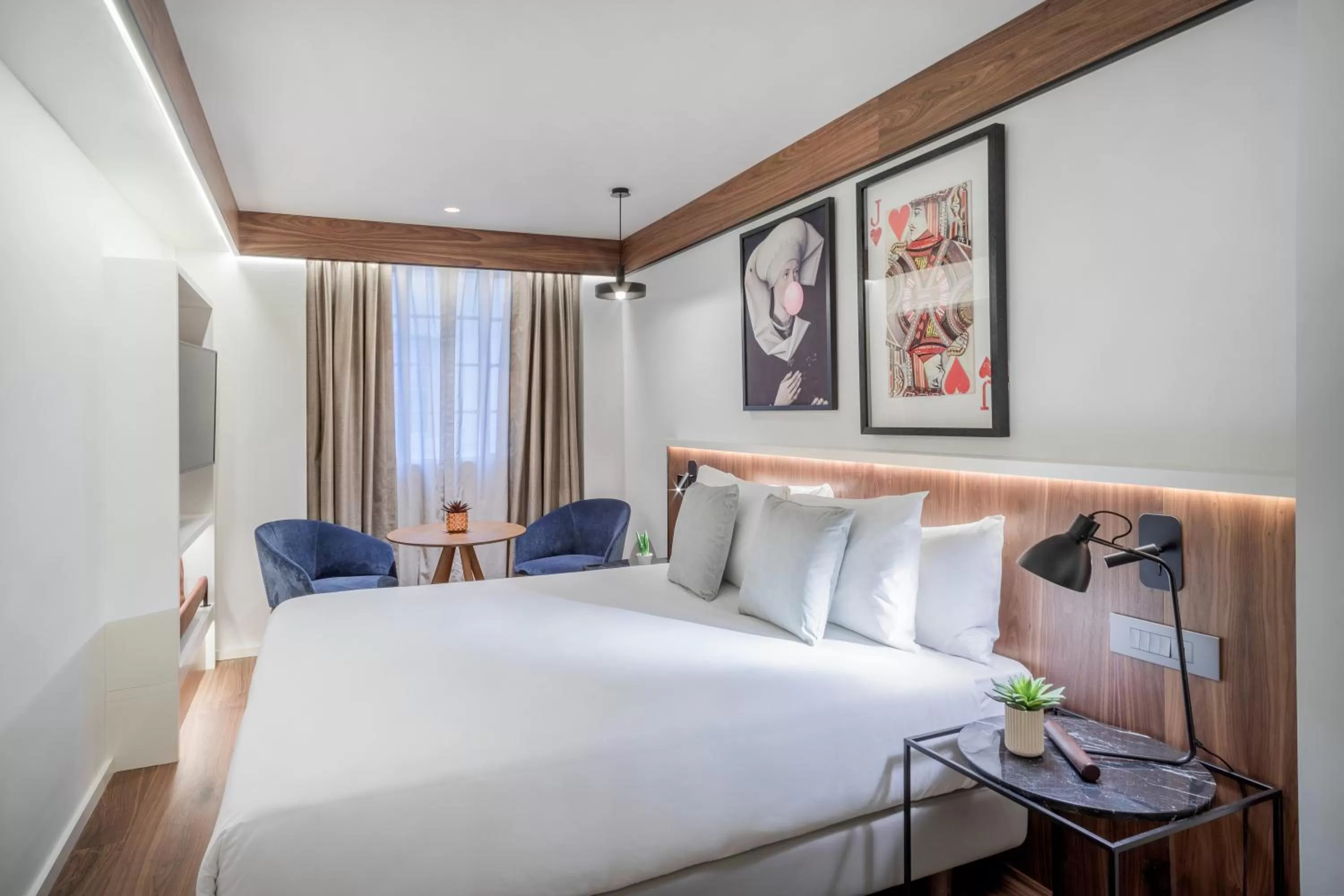 Deluxe Double Room in Melia White House Hotel