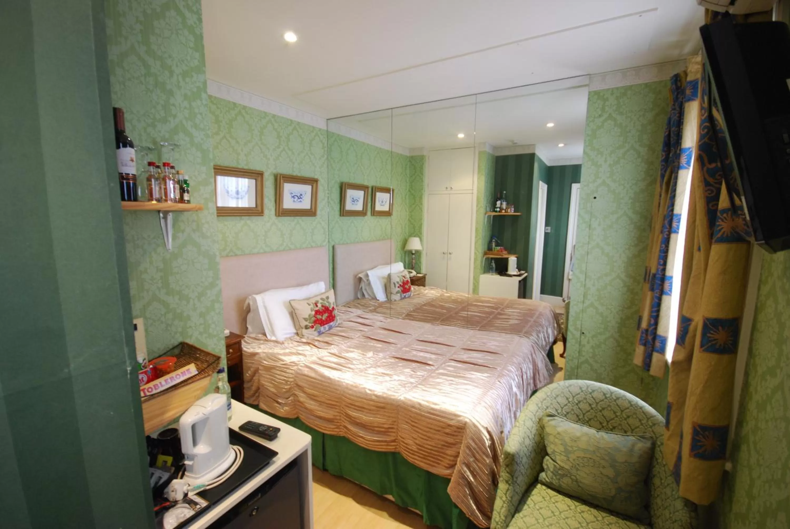 Single Room with Shower in The Leonard Hotel