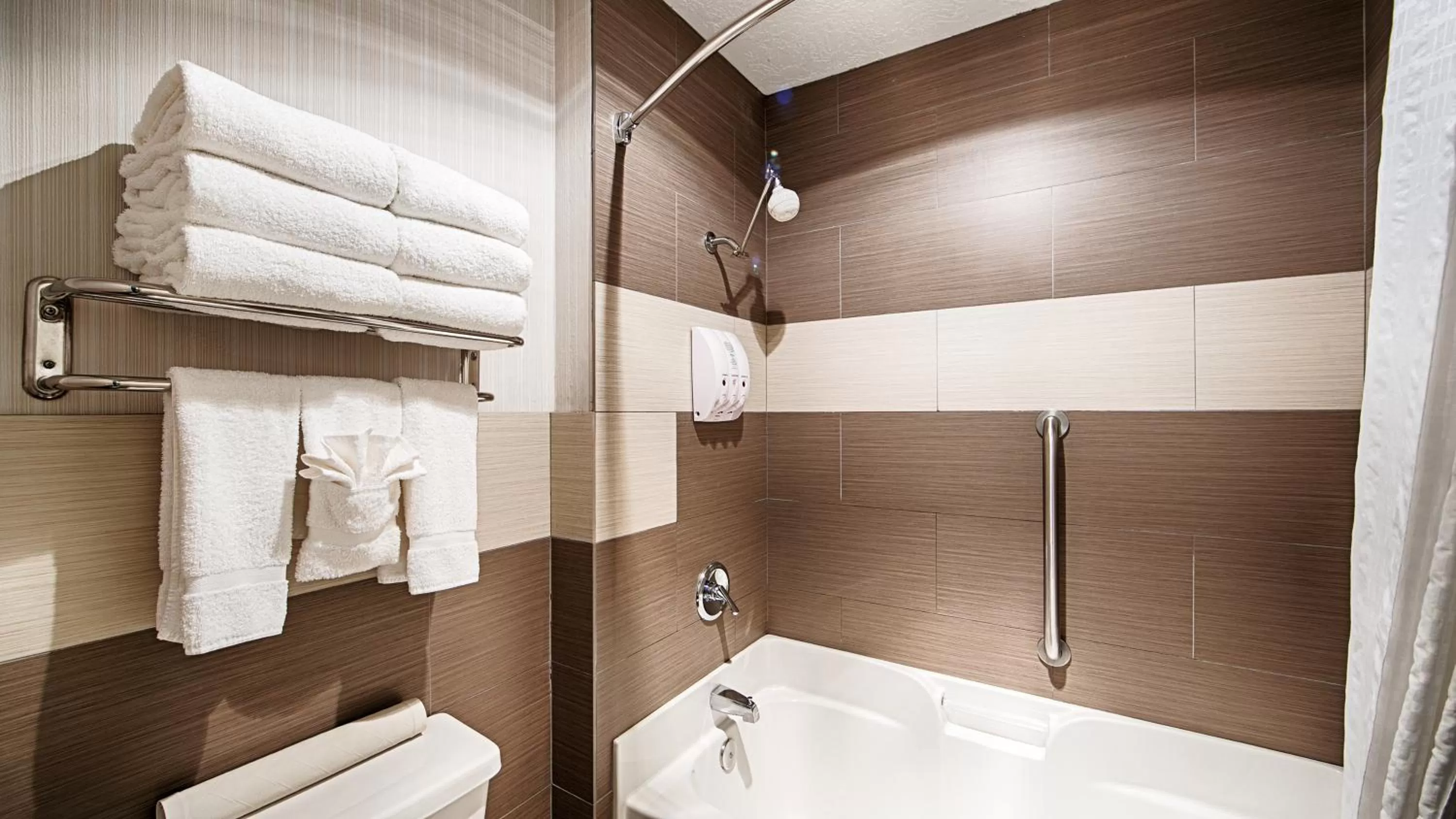 Queen Suite with Two Queen Beds - Not Pet Friendly in Best Western Corvallis