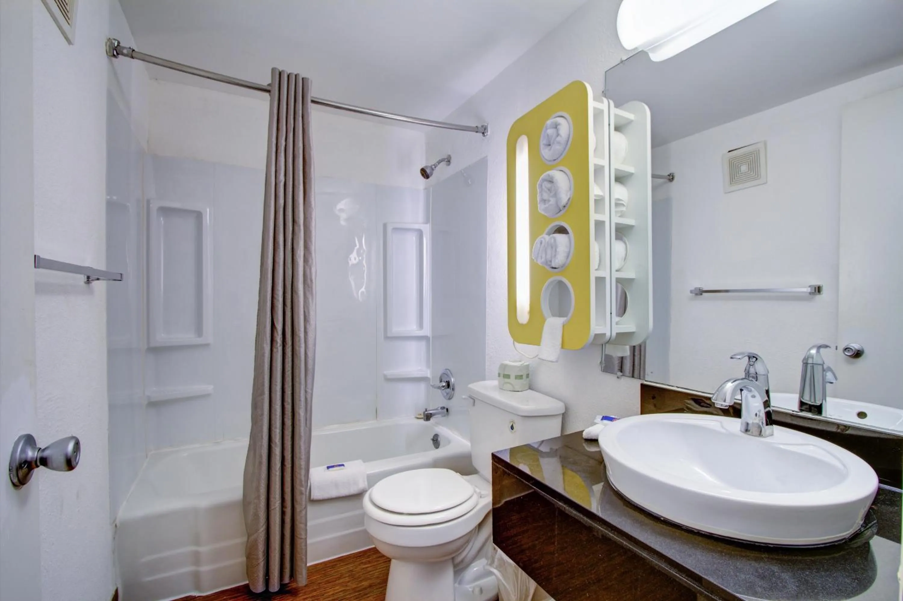 King Room - single occupancy - Non-Smoking in Motel 6-Richfield, OH