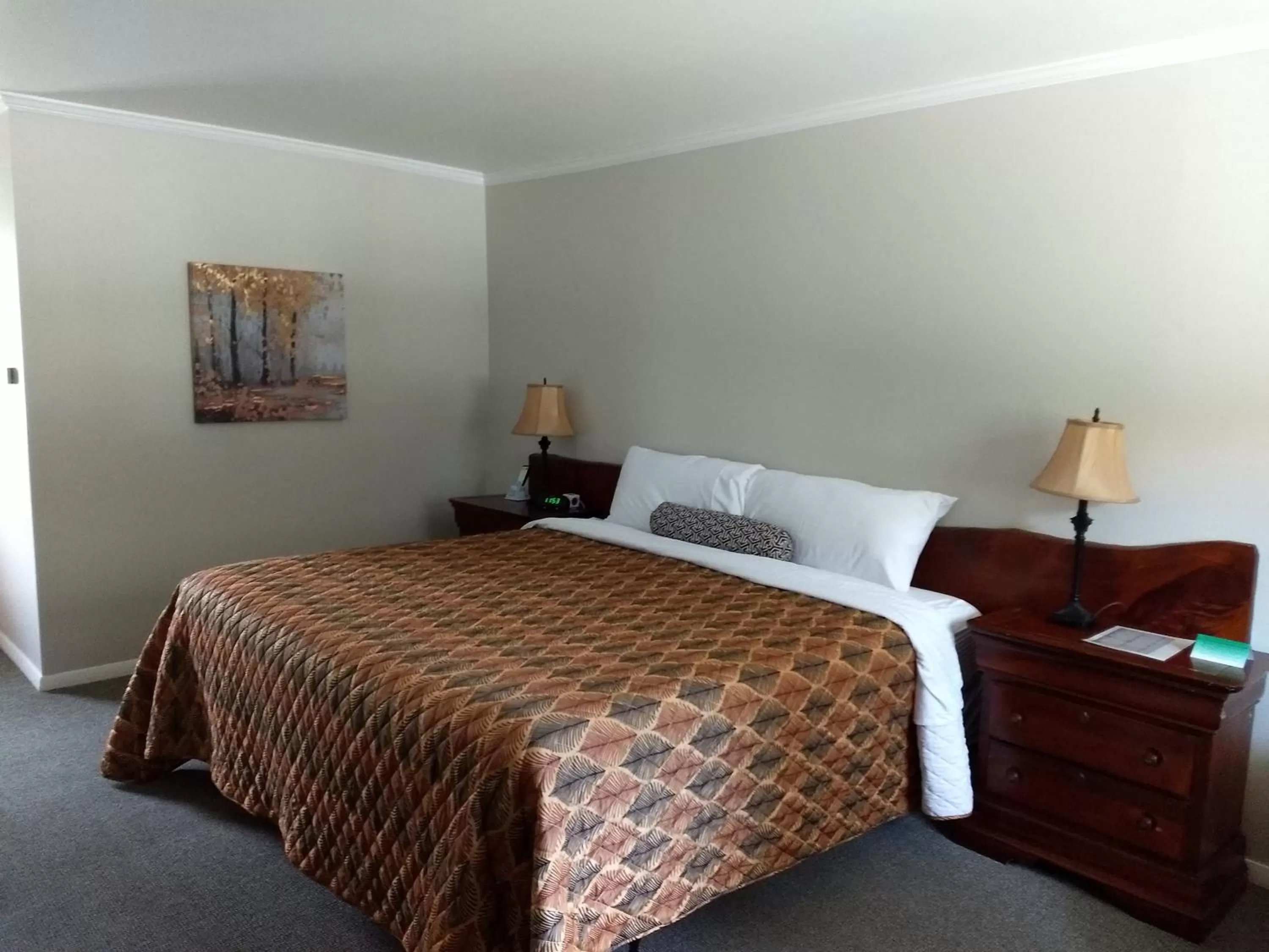 King Room with Mountain View in The Lodge at West River