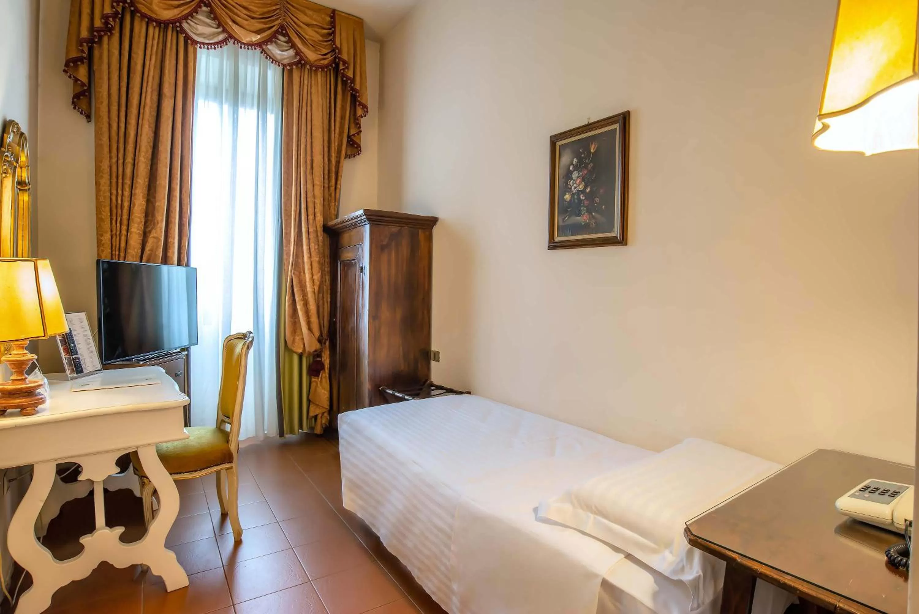 Standard Single Room in Hotel Machiavelli Palace