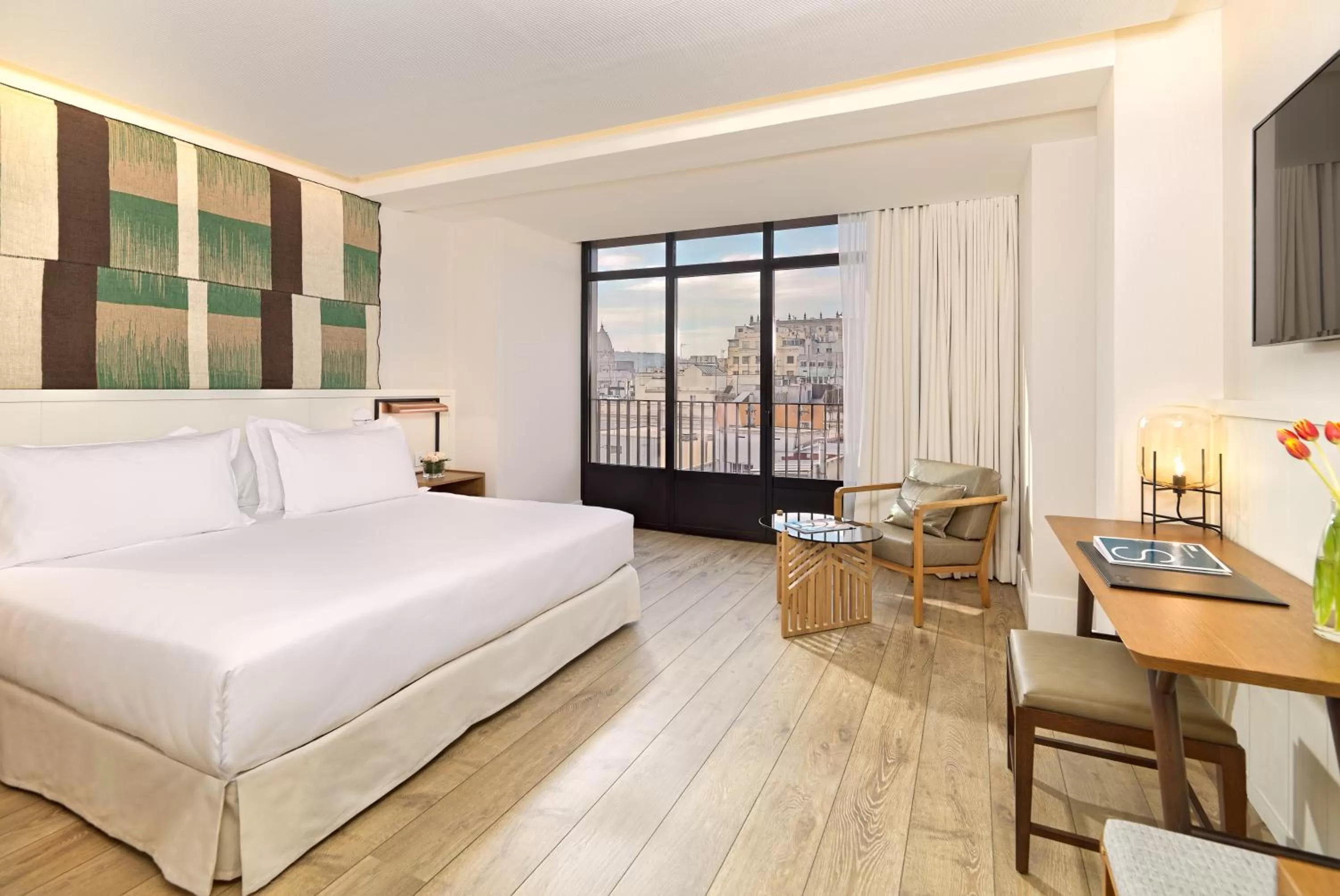 Superior Double or Twin Room with City View in H10 Cubik 4* Sup