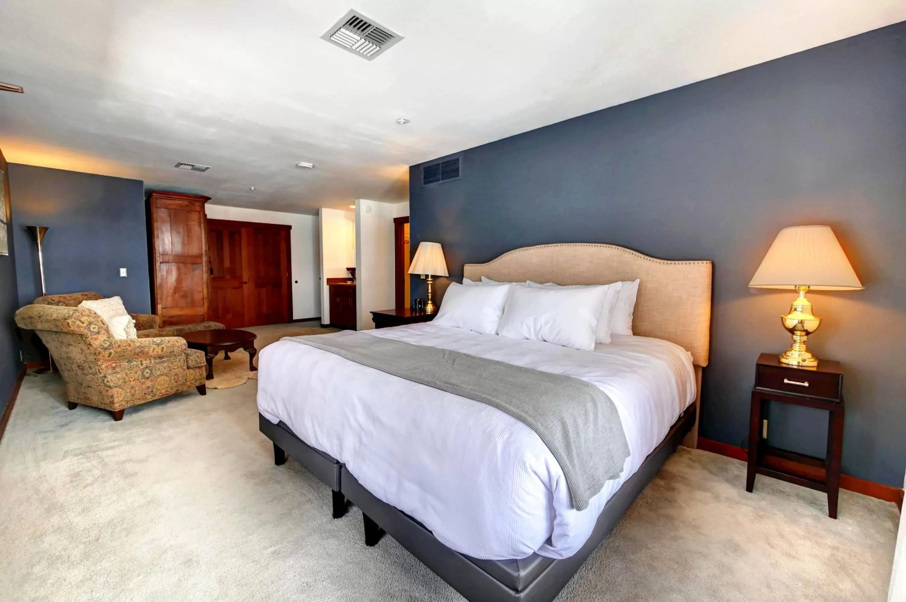 King Room with Garden View in Casia Lodge and Ranch