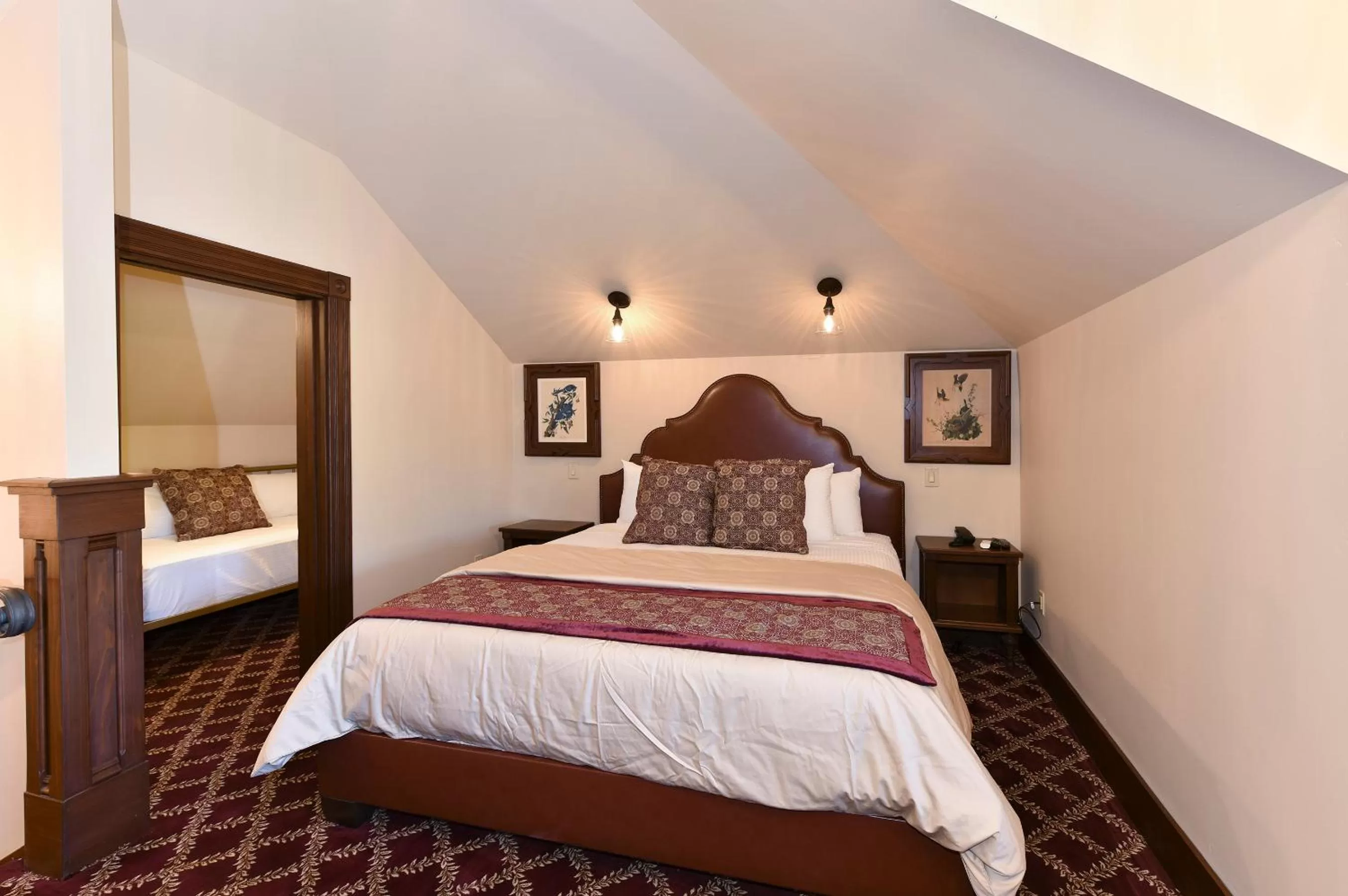 Deluxe King Suite in Blackbird Inn