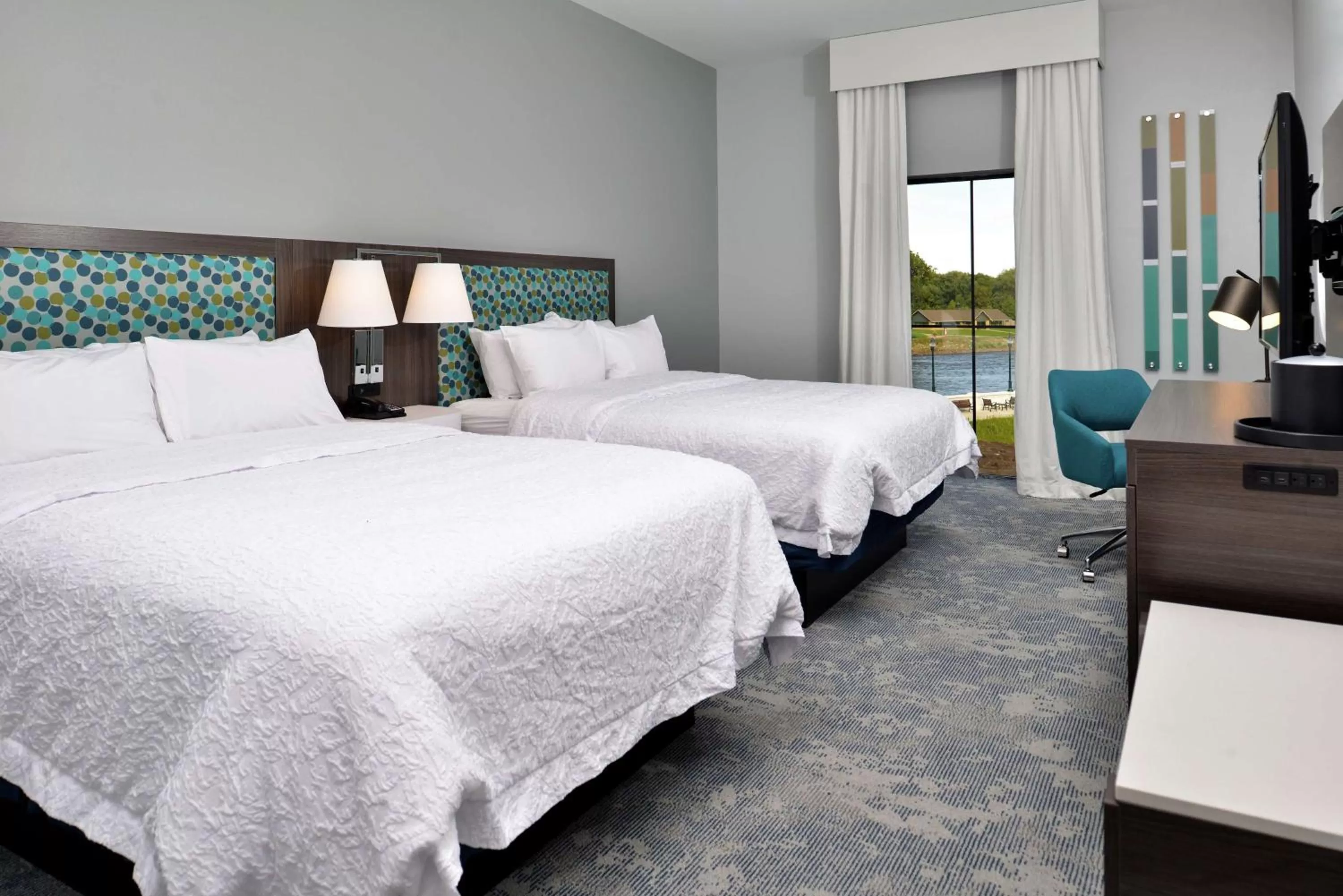 Queen Room with Two Queen Beds - Hearing Accessible/Non-Smoking in Hampton Inn Cedar Falls Downtown, Ia