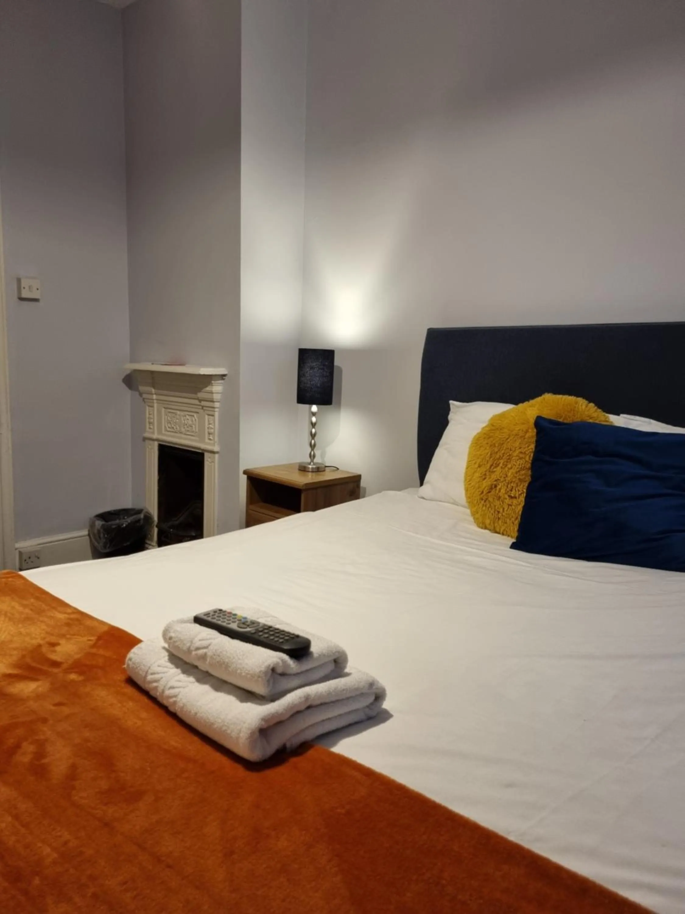 Single Room with Private External Bathroom in The Windmill Hotel