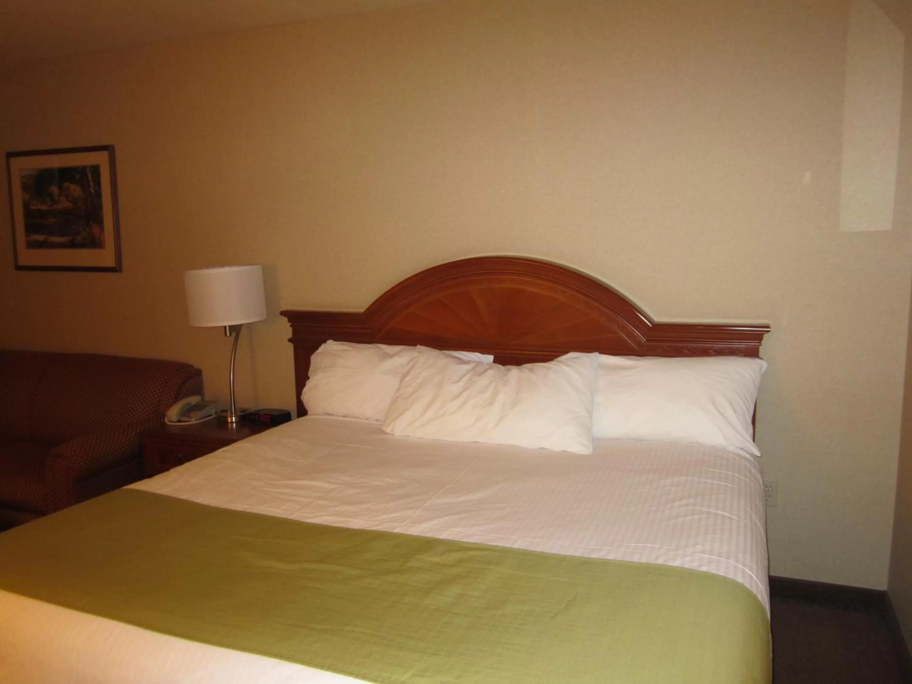 King Room - Non-Smoking in Super 8 by Wyndham Fort St. John BC
