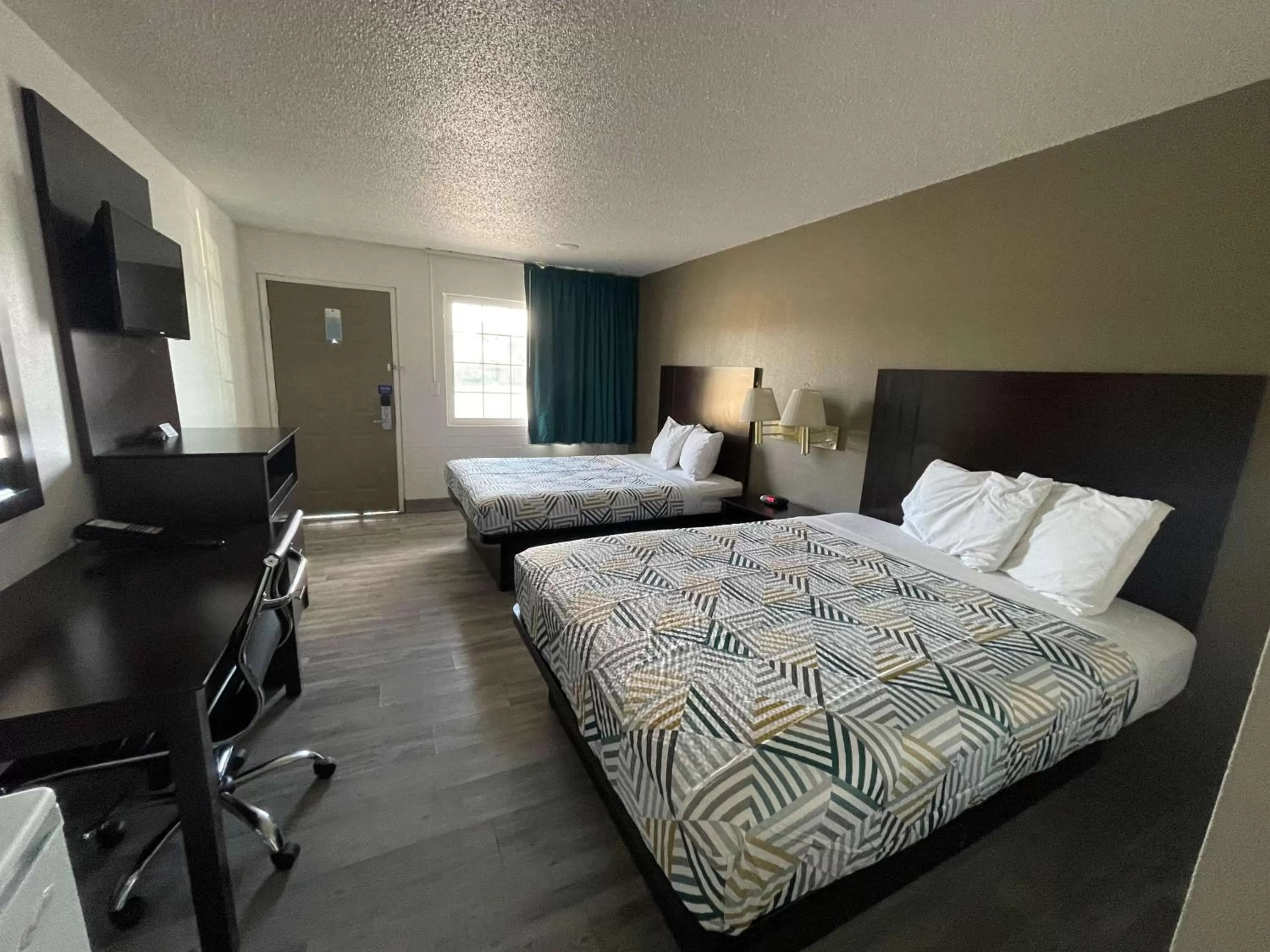 Quadruple Room - Non-Smoking in Motel 6 Hermiston OR Umatilla