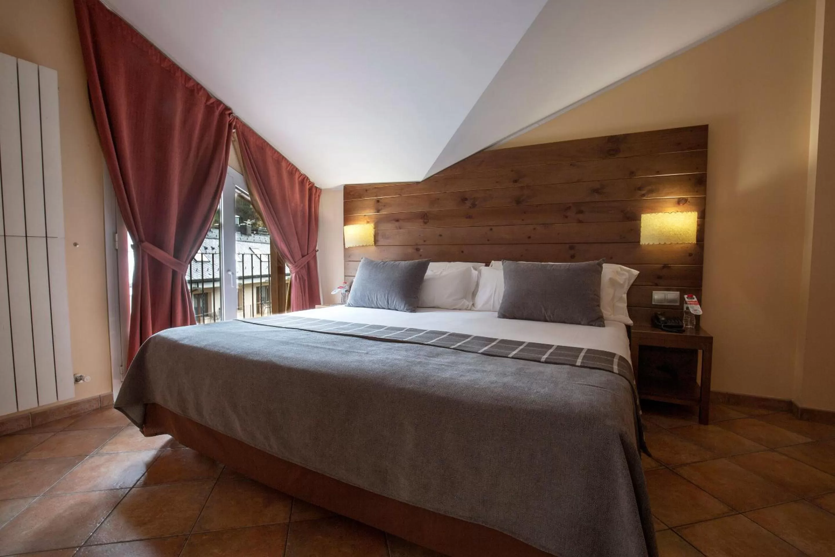 Superior Quadruple Room in Hotel Màgic Ski by Nexta