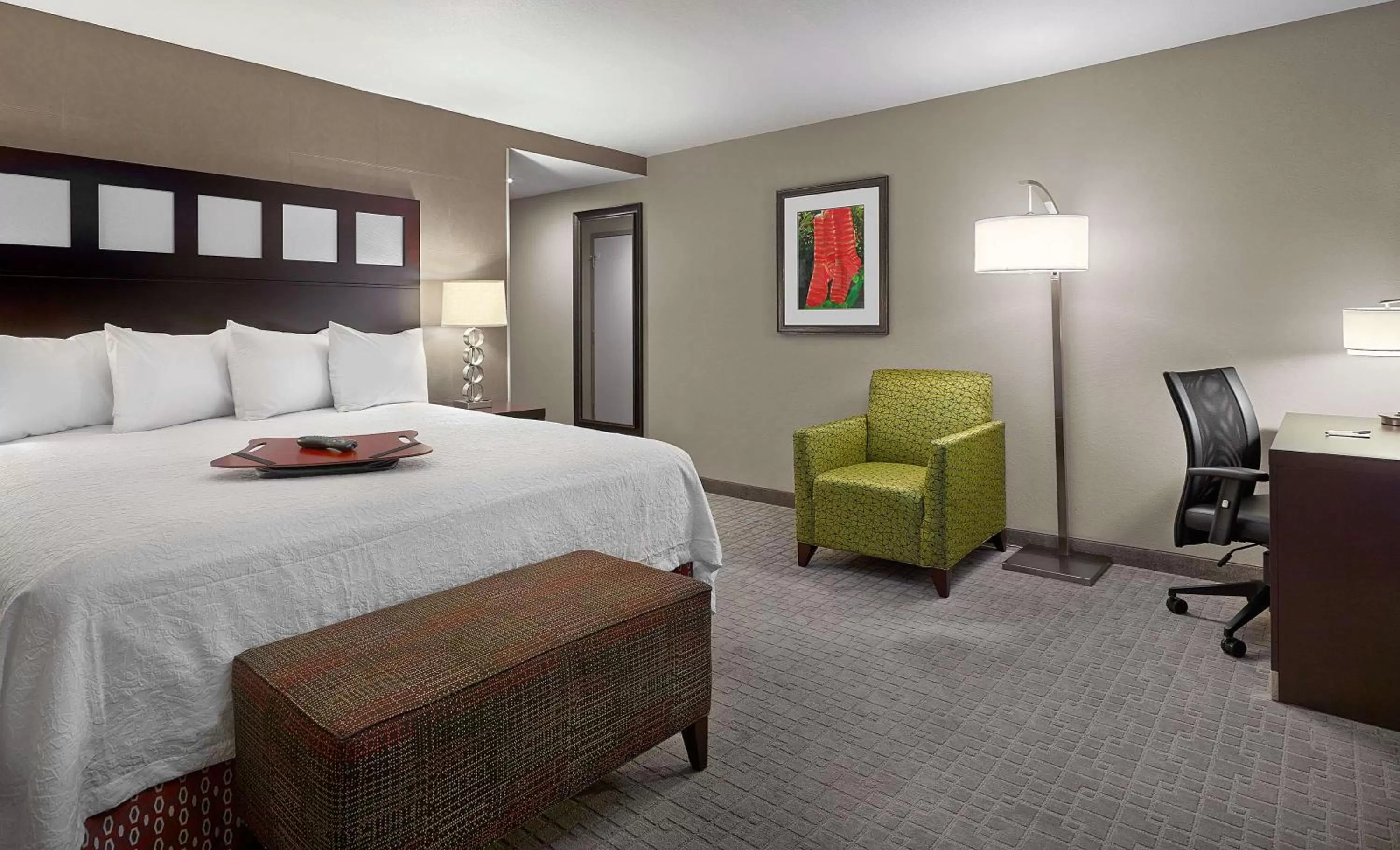 King Room - High Floor in Hampton Inn by Hilton Calgary Airport North