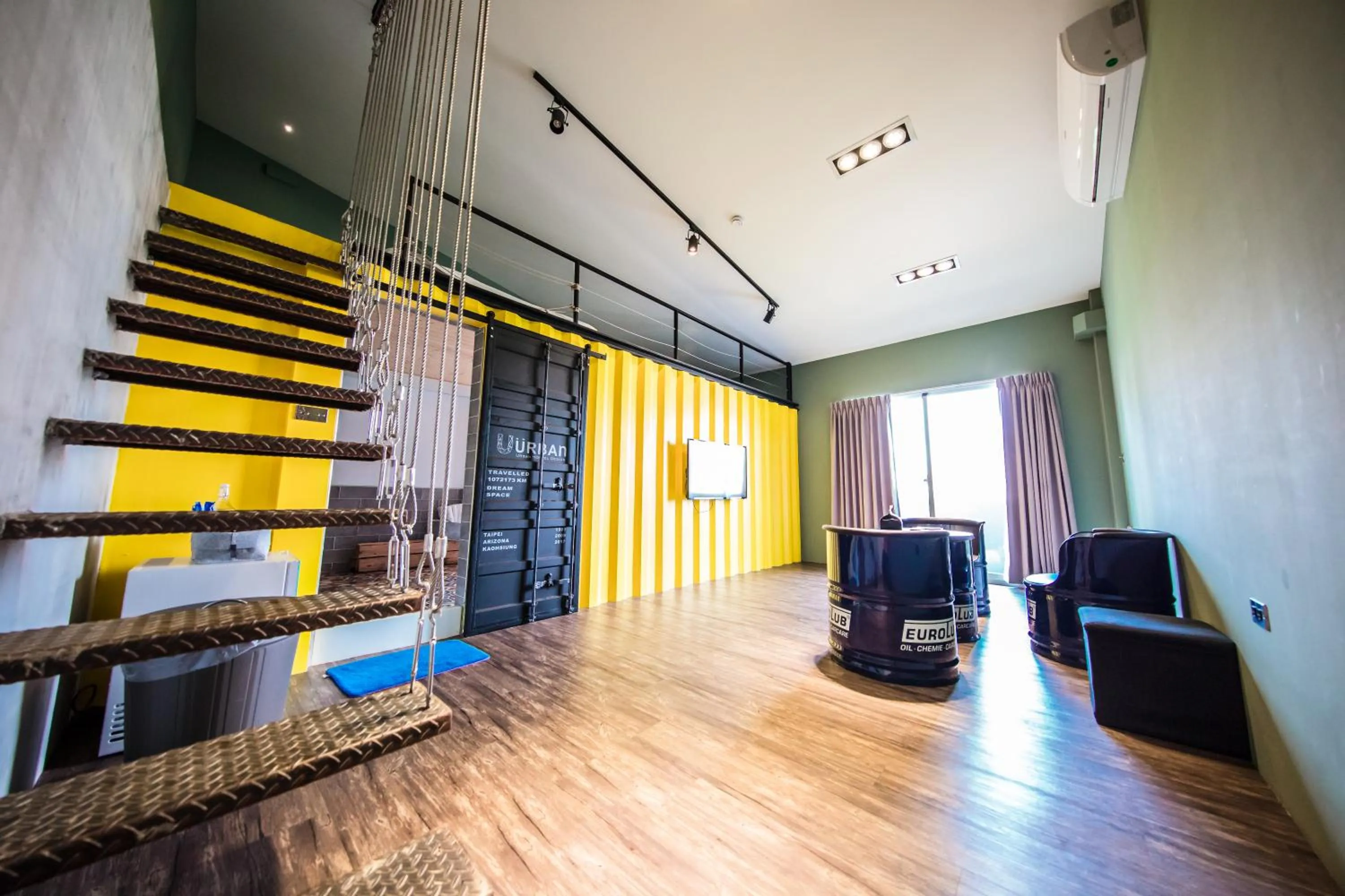 Quadruple Room with Terrace in Urban