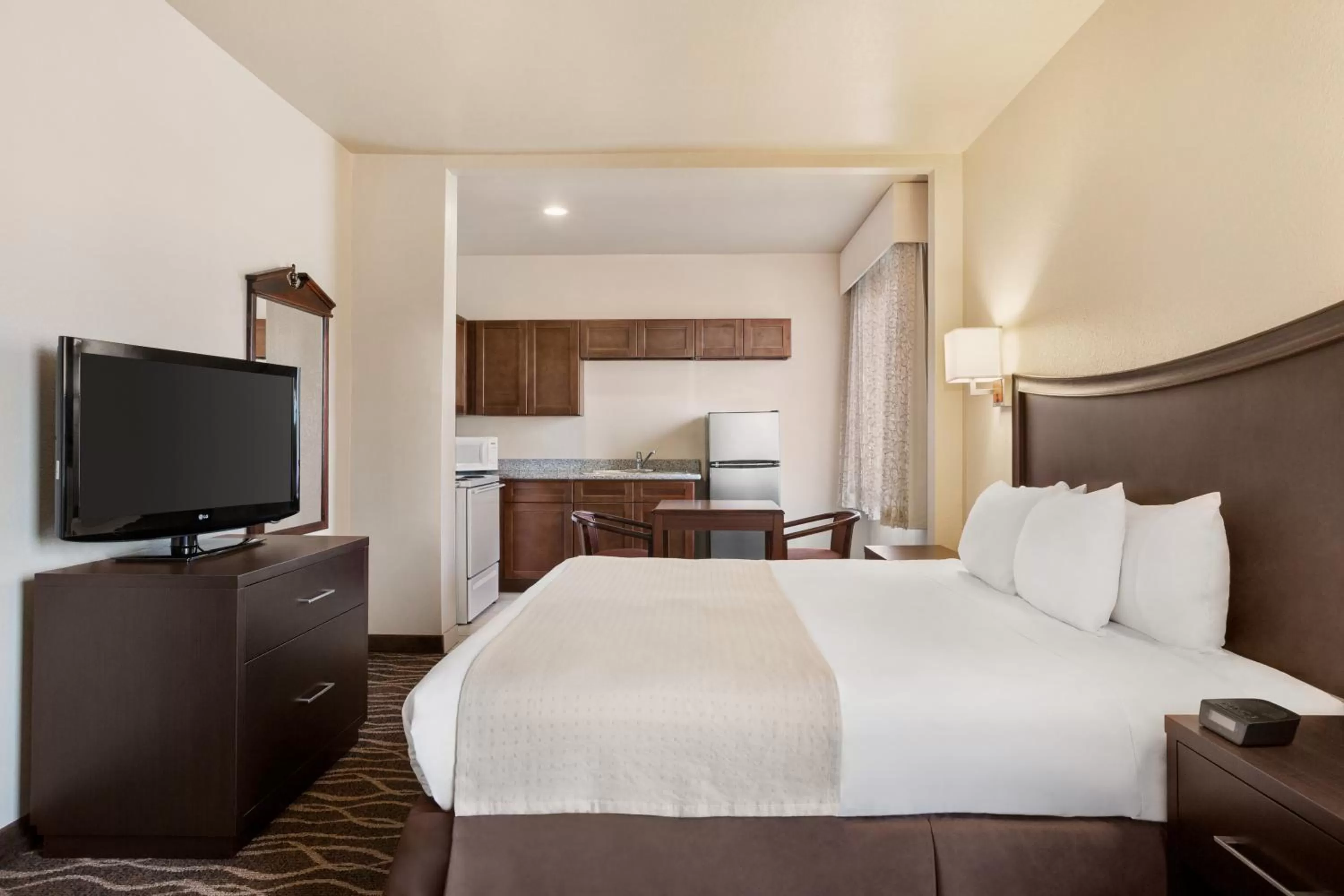 King Studio Suite, Non-Smoking in Baymont by Wyndham Clute Lake Jackson