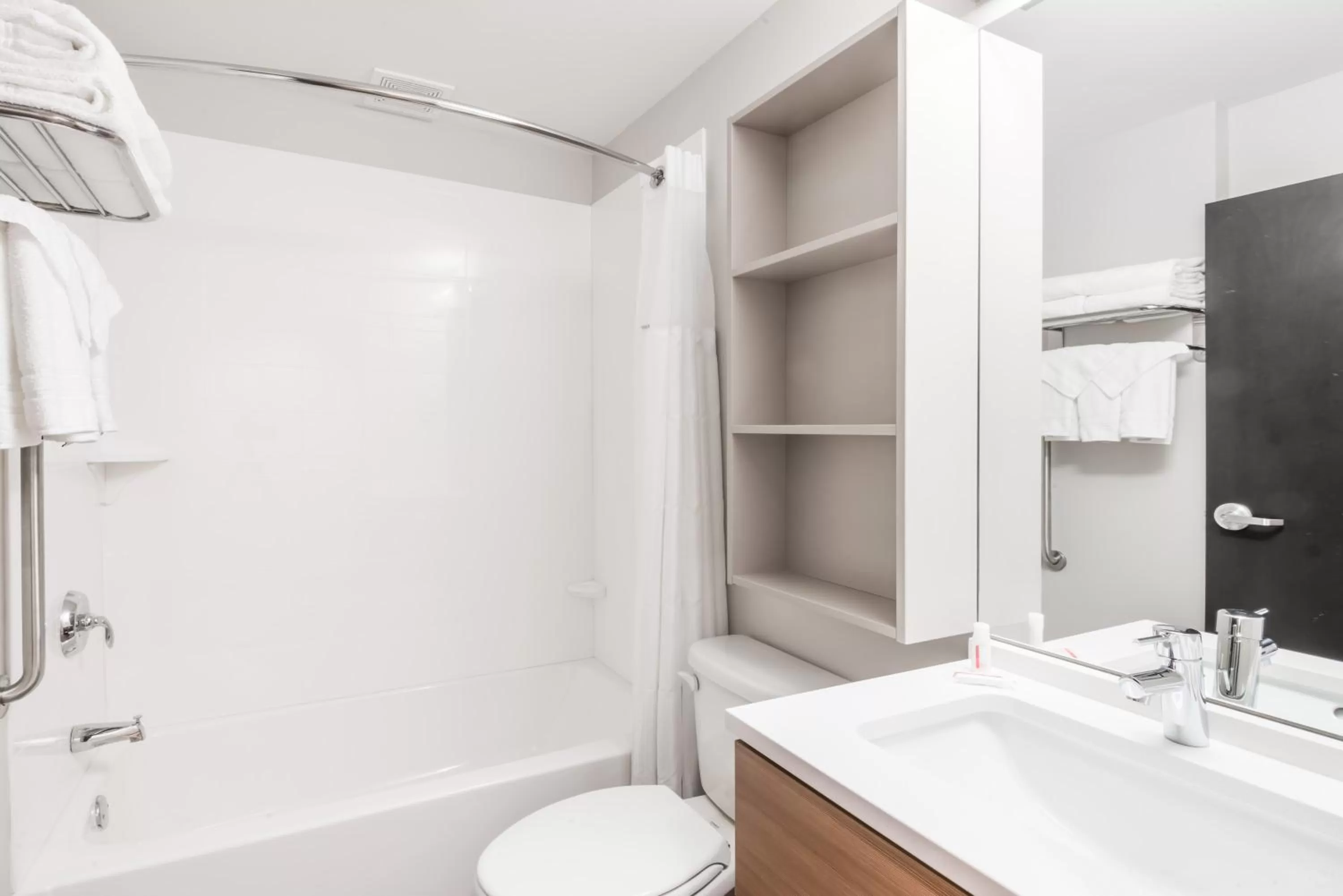 Queen Room - Non-Smoking in Microtel Inn & Suites by Wyndham - Penn Yan