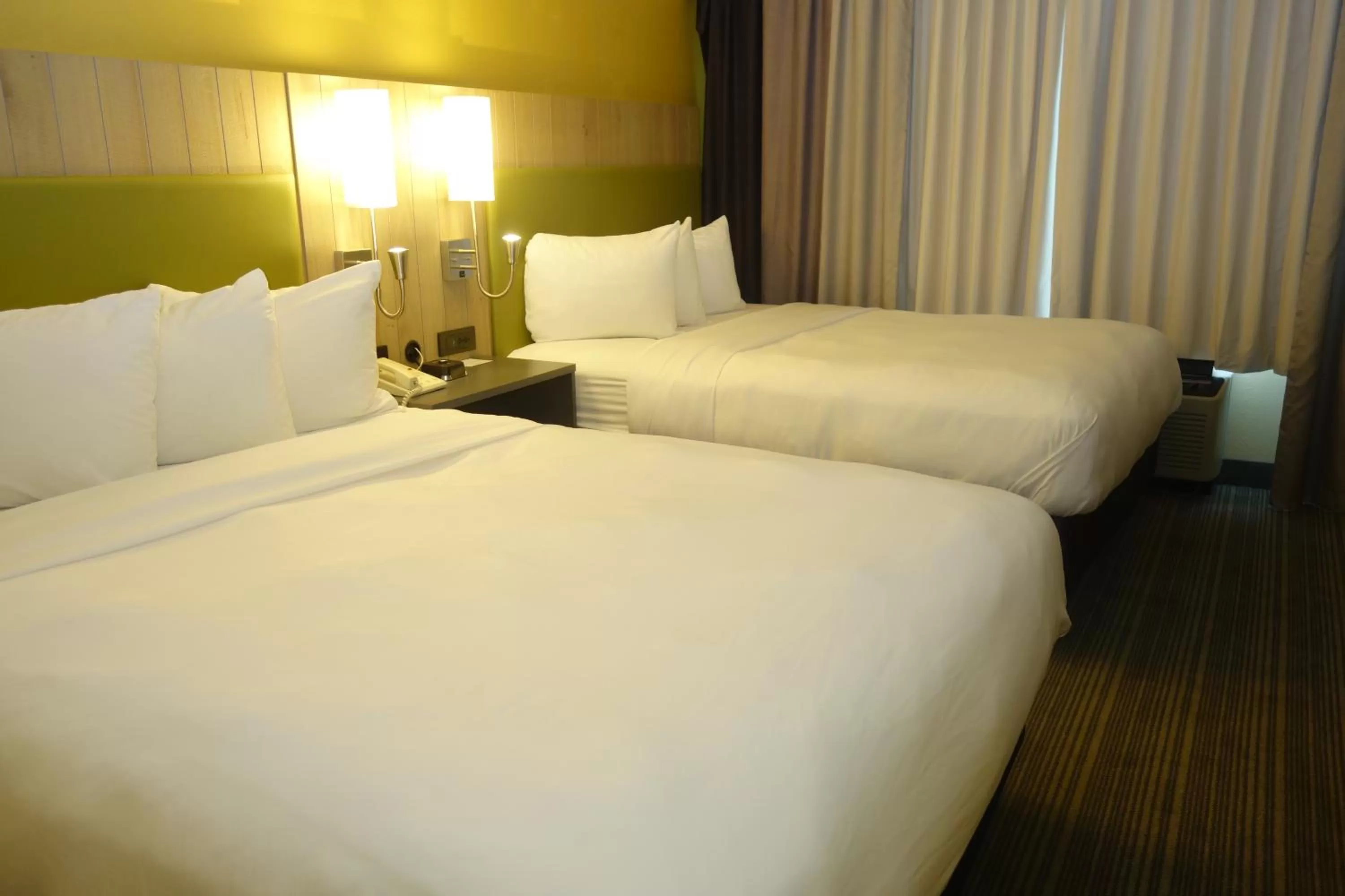 One-Bedroom Queen Suite with Two Queen Beds - Non-Smoking in Country Inn & Suites by Radisson, Burlington Elon , NC