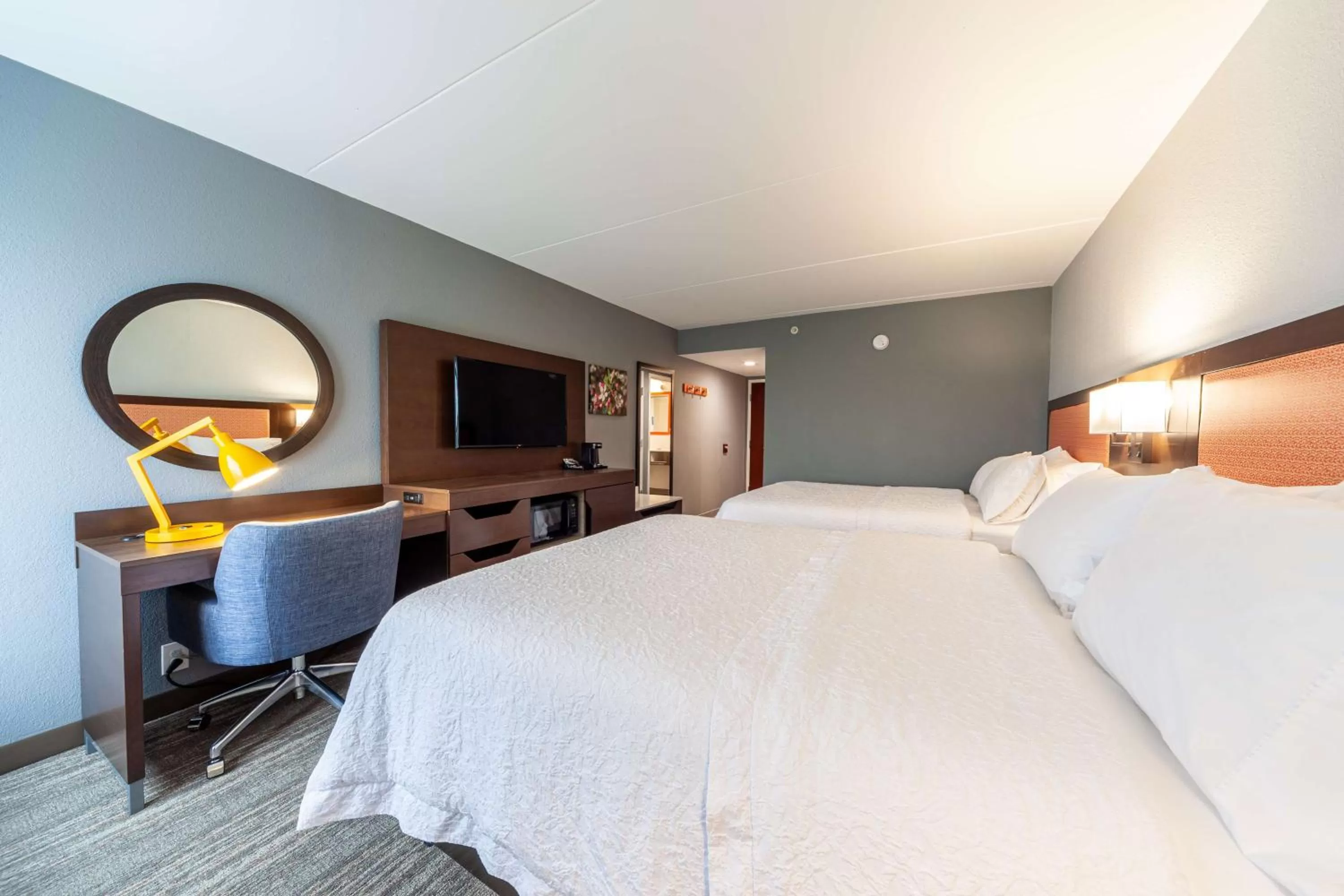 Queen Room with Two Queen Beds in Hampton Inn Winchester