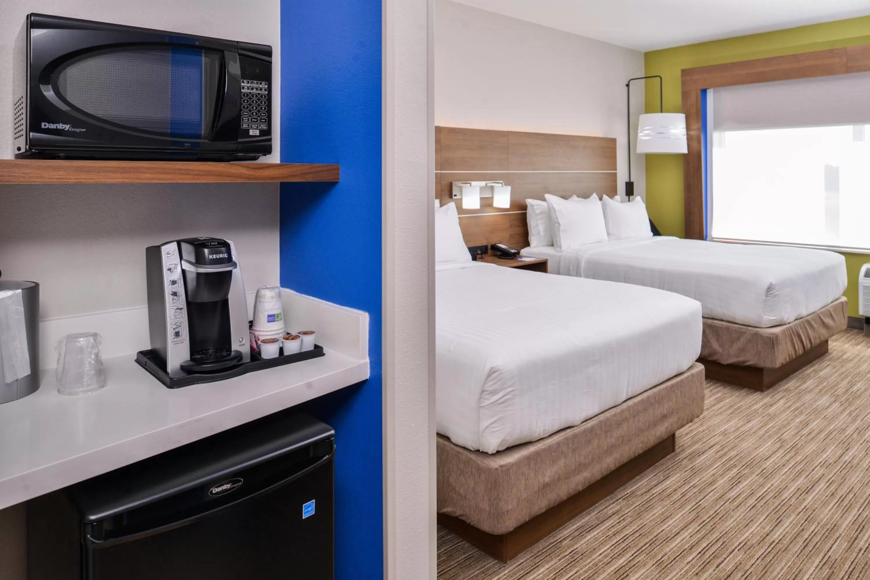 Standard Queen Room with Two Queen Beds and Mobility Accessible Tub in Holiday Inn Express & Suites - Siloam Springs by IHG
