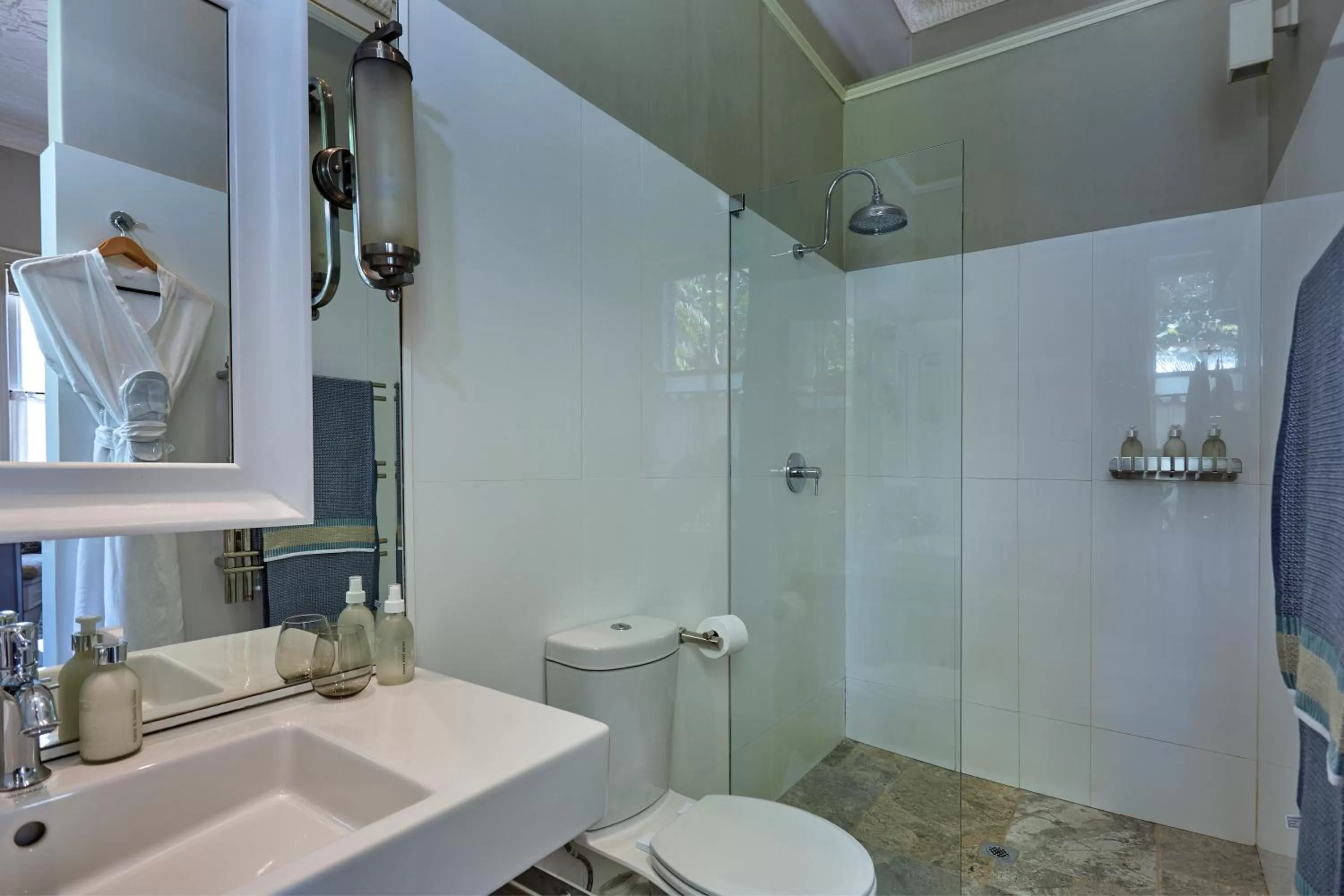 Deluxe King Room in The Robertson Small Hotel and Spa by The Living Journey Collection