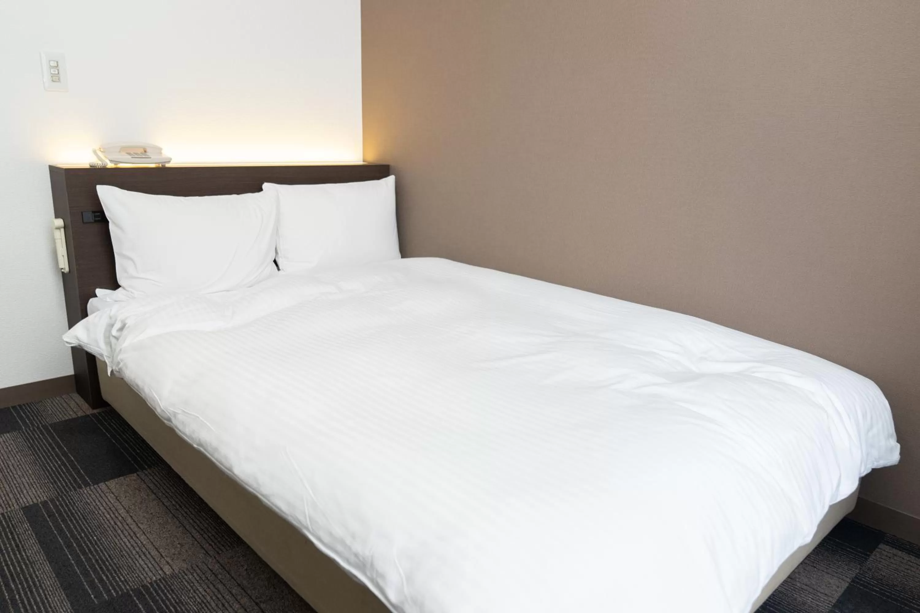 Double Room with Small Double Bed - Smoking in Heiwadai Hotel Tenjin