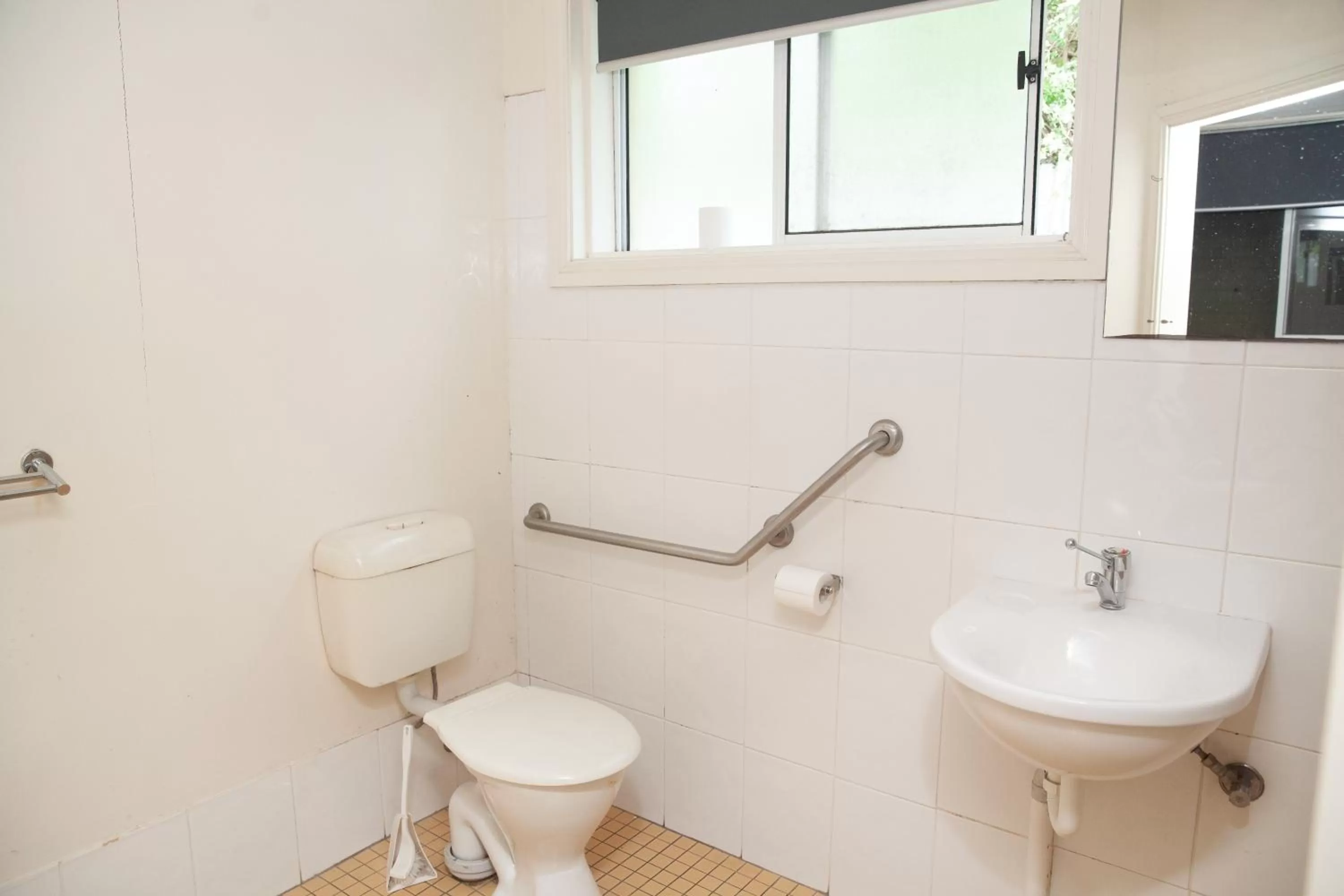 Quadruple Room with Bathroom in Royal Hotel Singleton