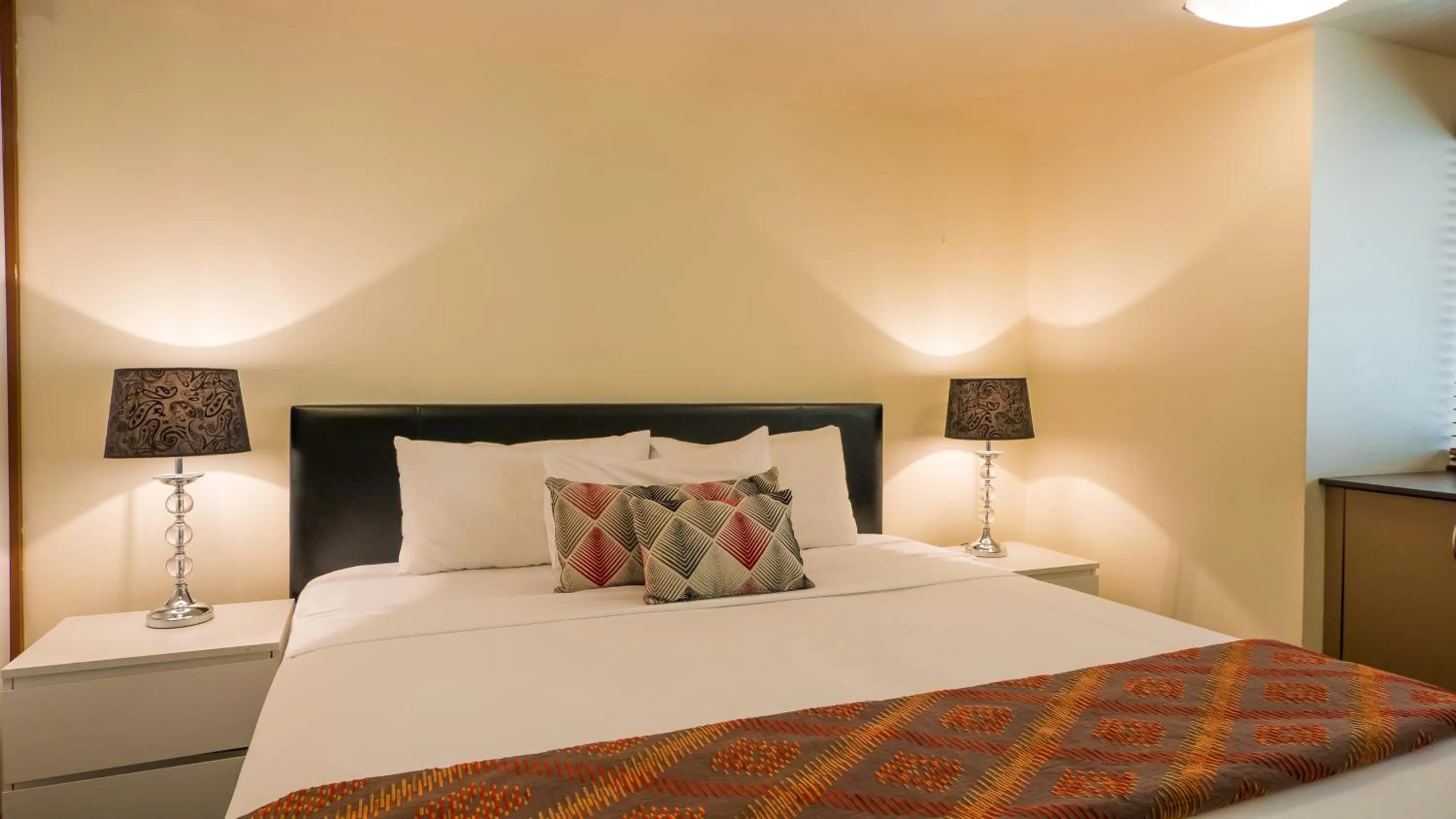 Budget Two Bedroom Hotel Room in Broadbeach Savannah Resort