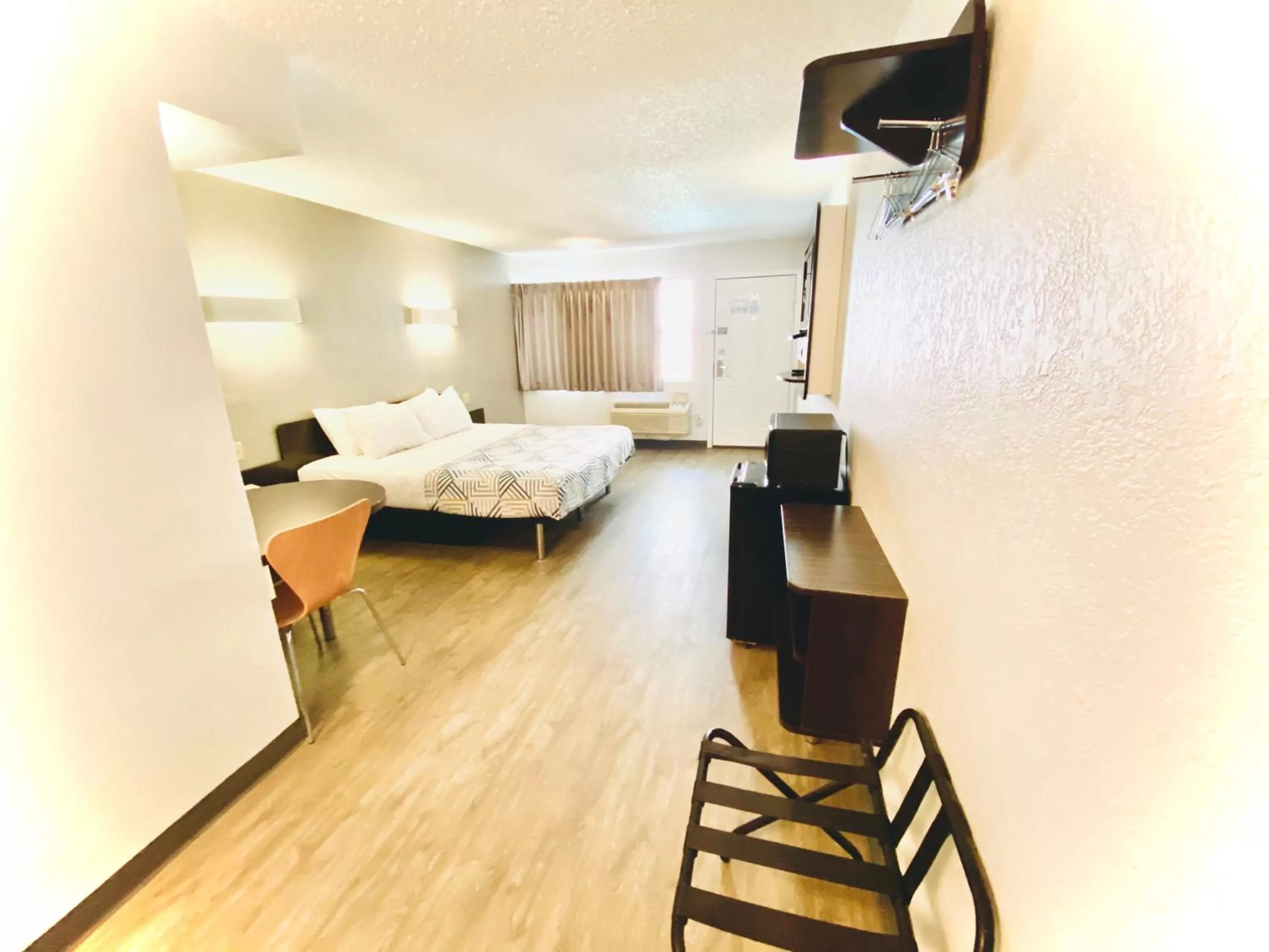 King Room - single occupancy - Non-Smoking in Motel 6 Boerne TX