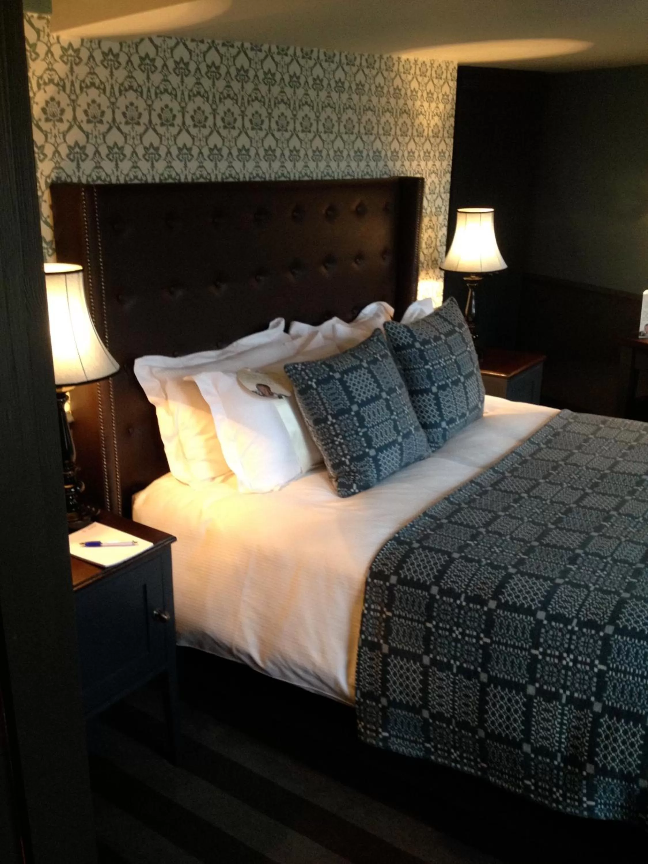 Standard Double Room in The Crown And Thistle, Abingdon