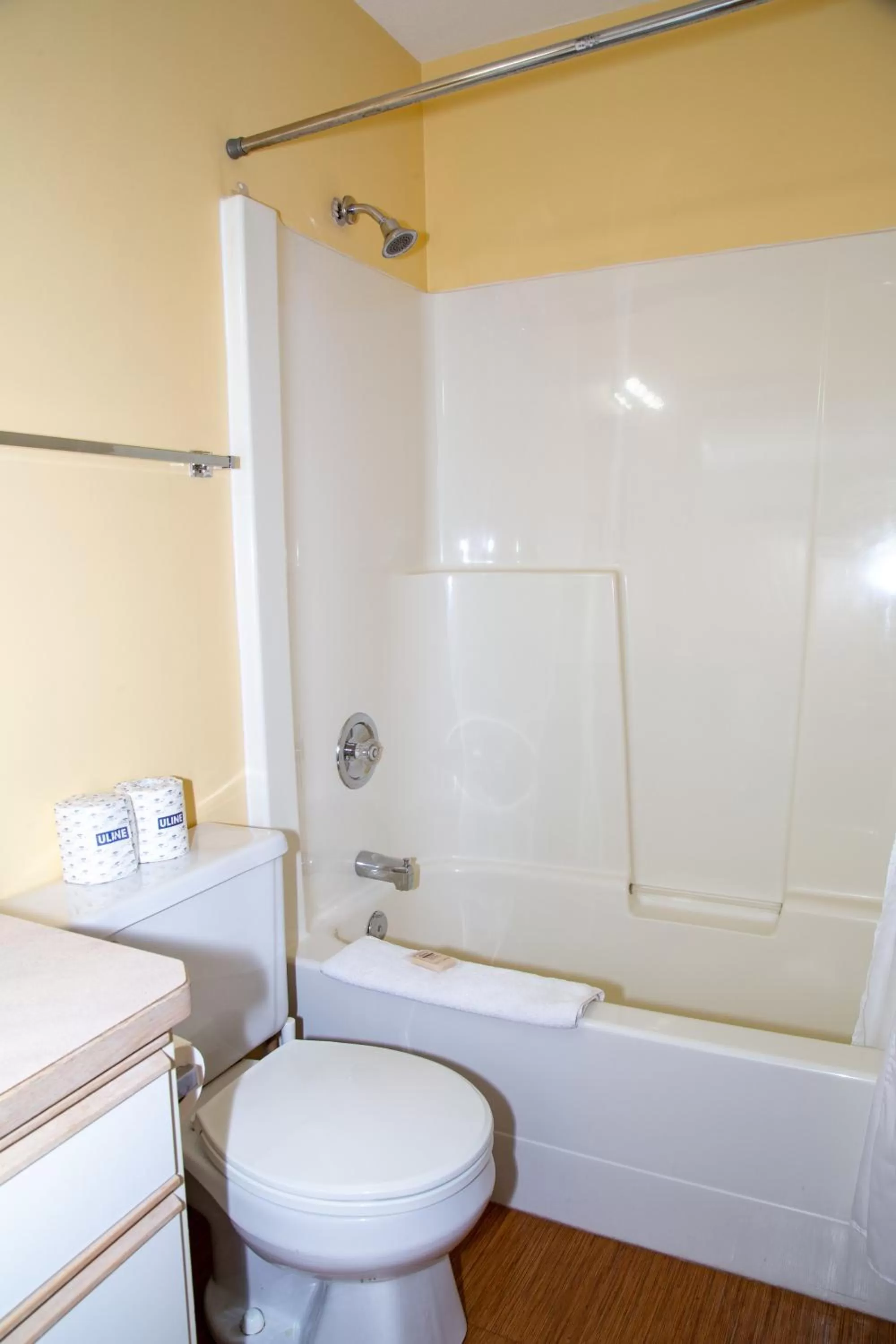 Premium Standard Queen Room in Bowmont Motel