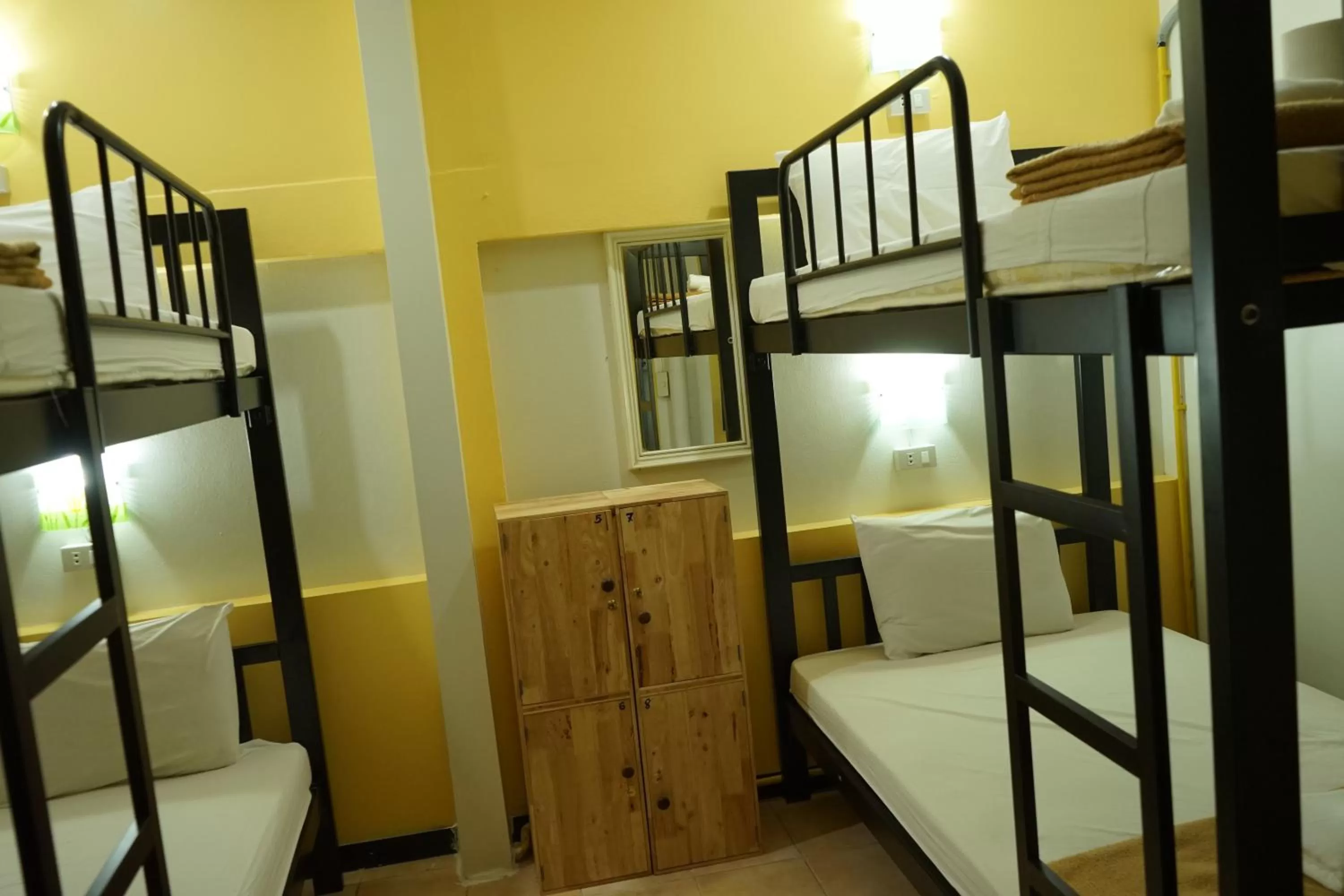 Bed in 10-Bed Mixed Dormitory Room in Yes Kaosan